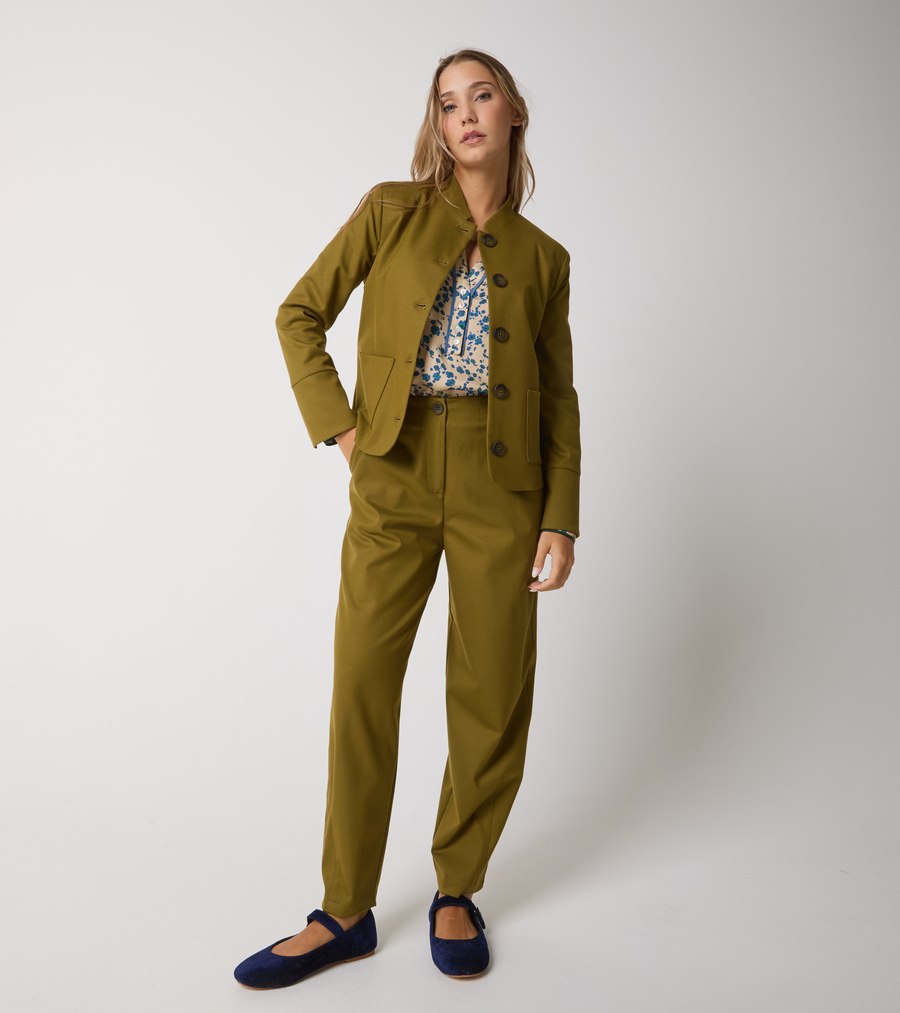 Разтегливи панталони с джобове