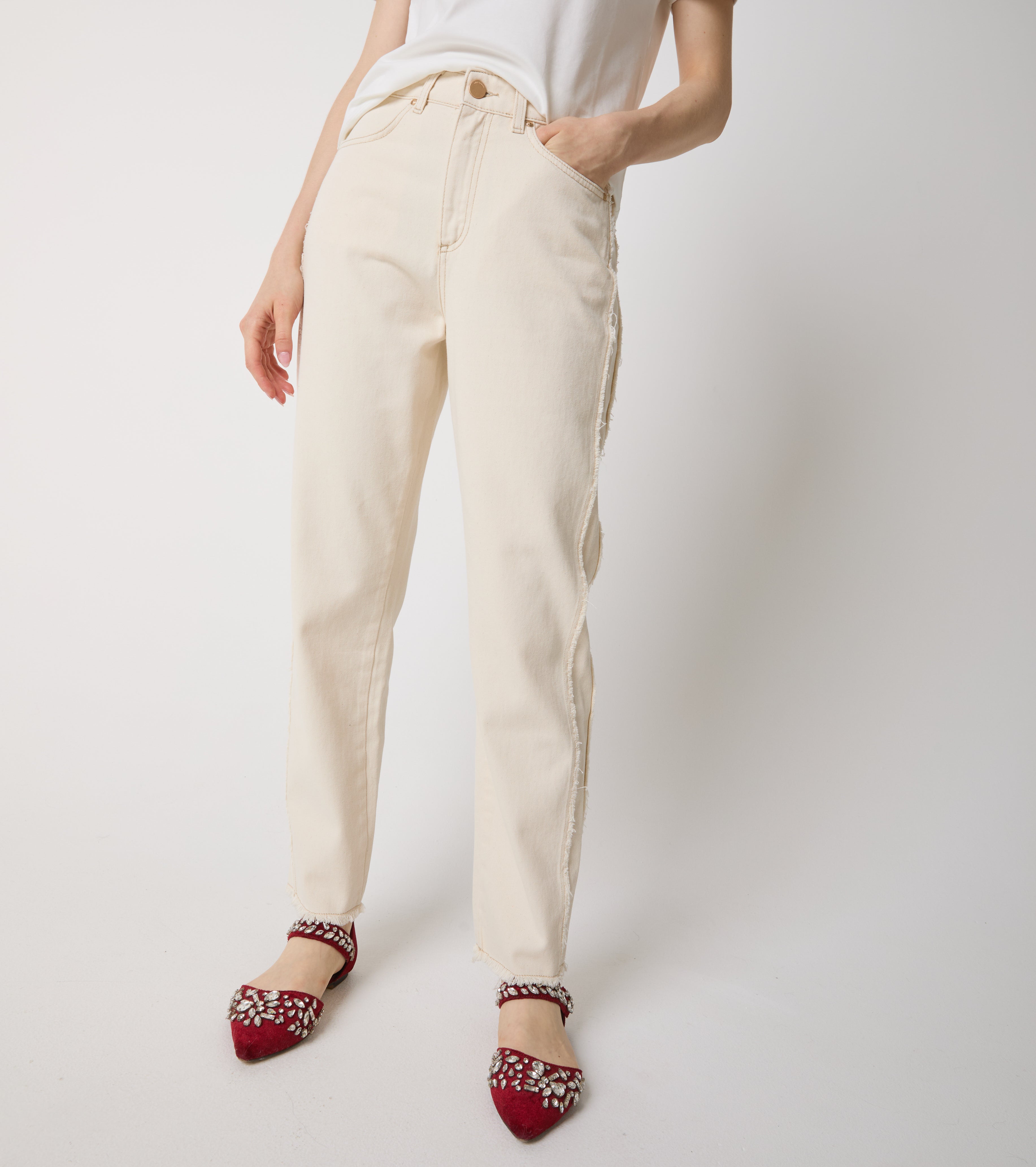 Cotton jeans with destroyed details