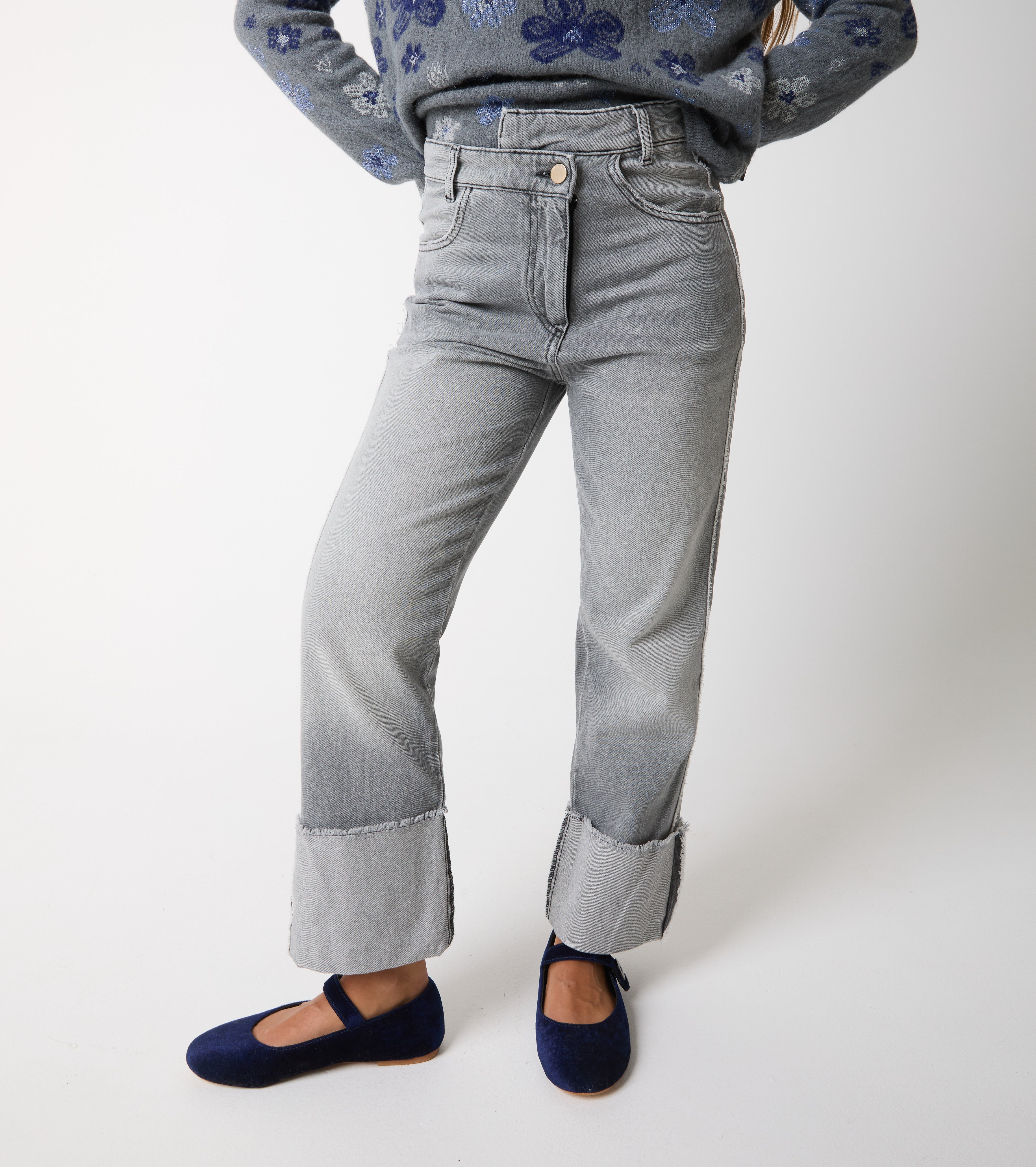 Used cotton jeans with cuffs