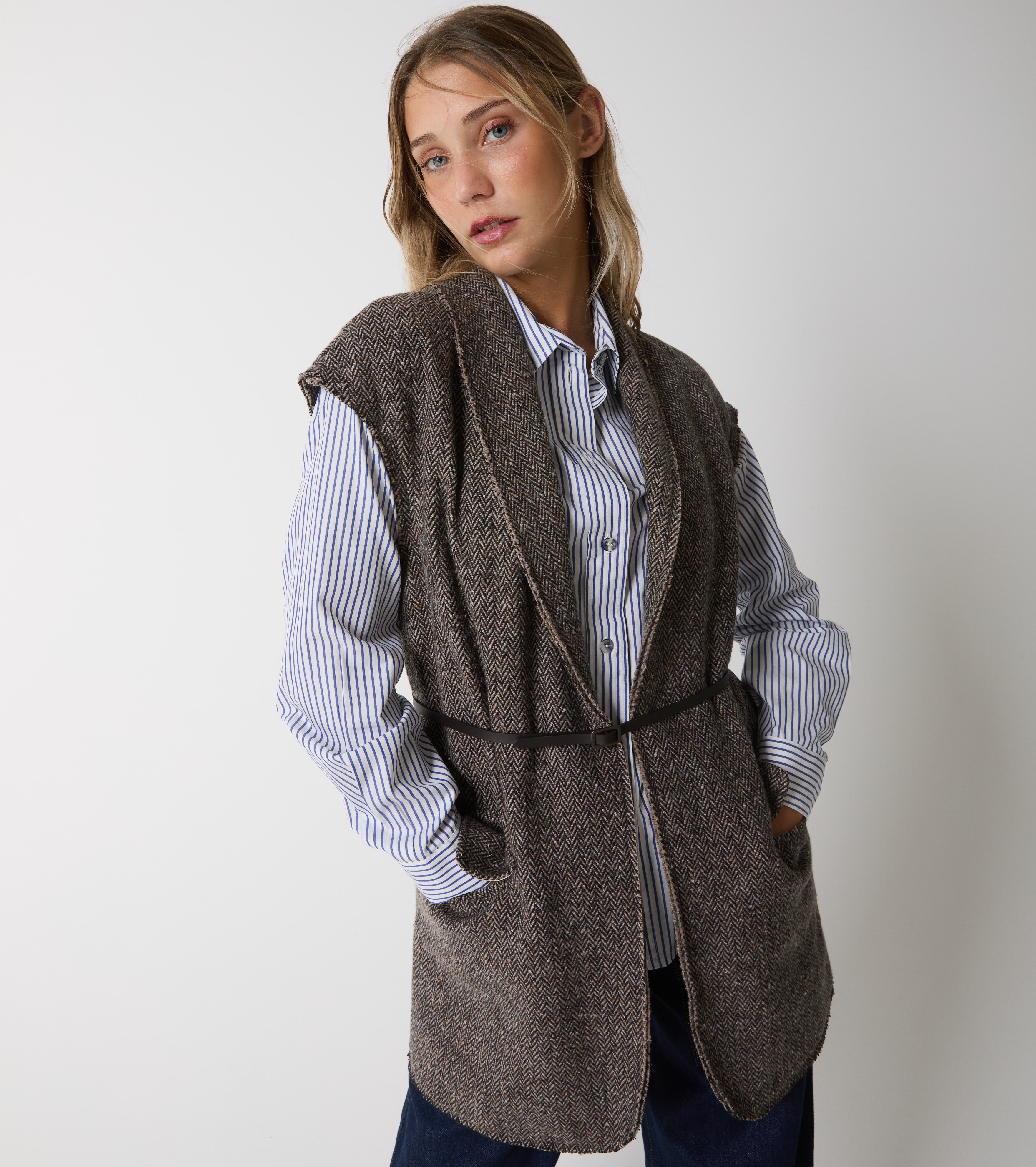 Long wool and silk waistcoat with belt