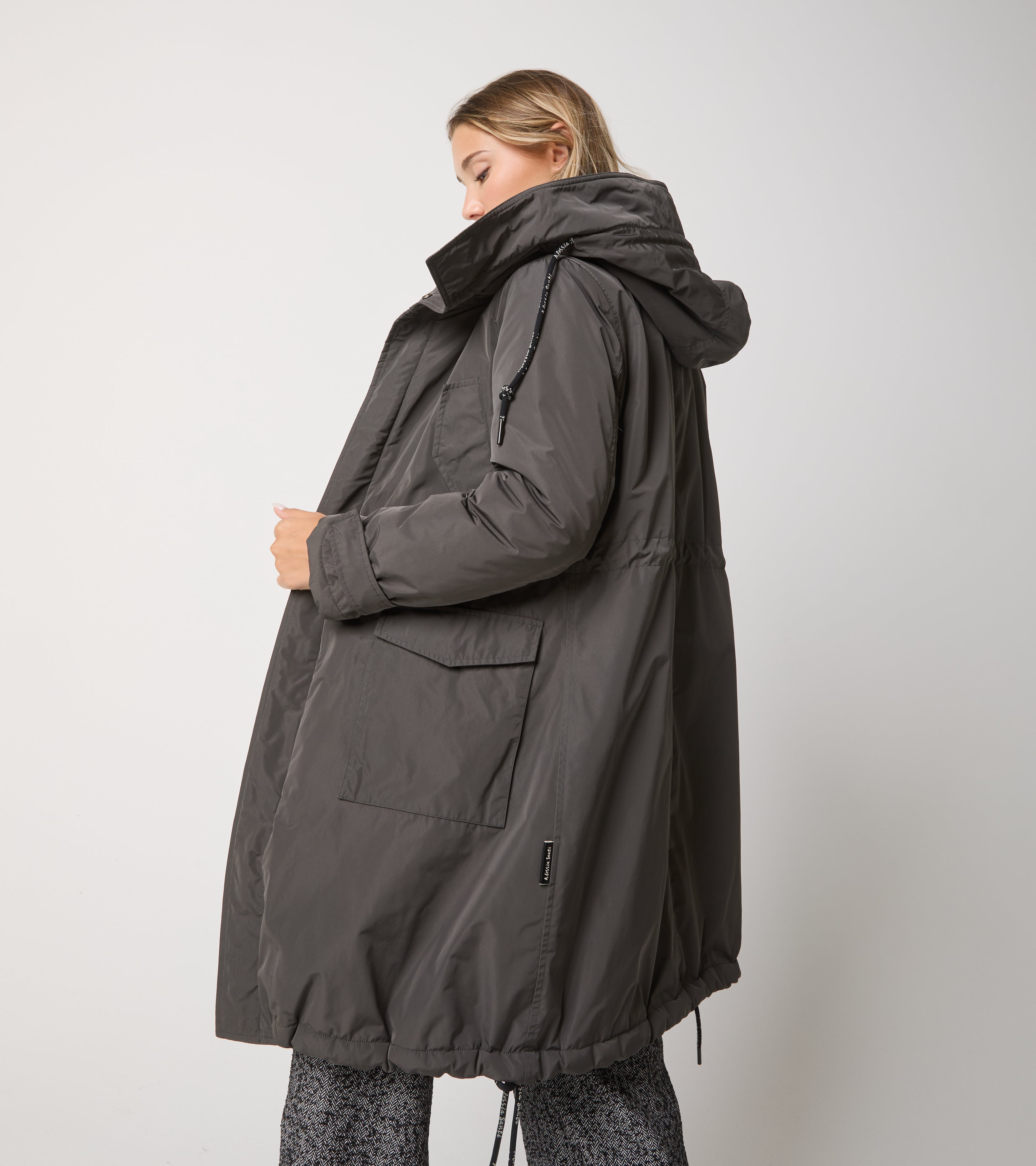 Parka i nylon med hætte