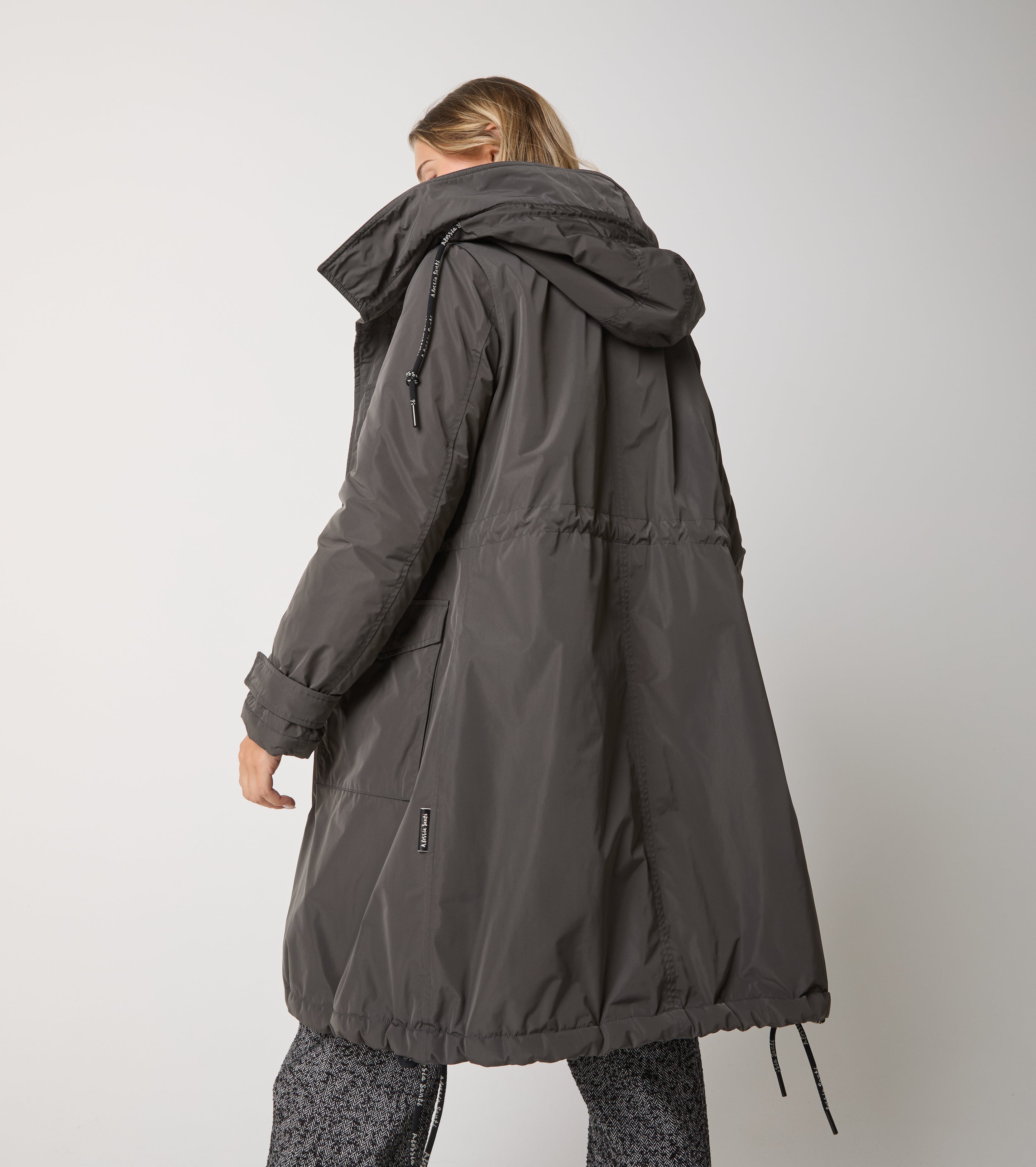 Parka i nylon med hætte