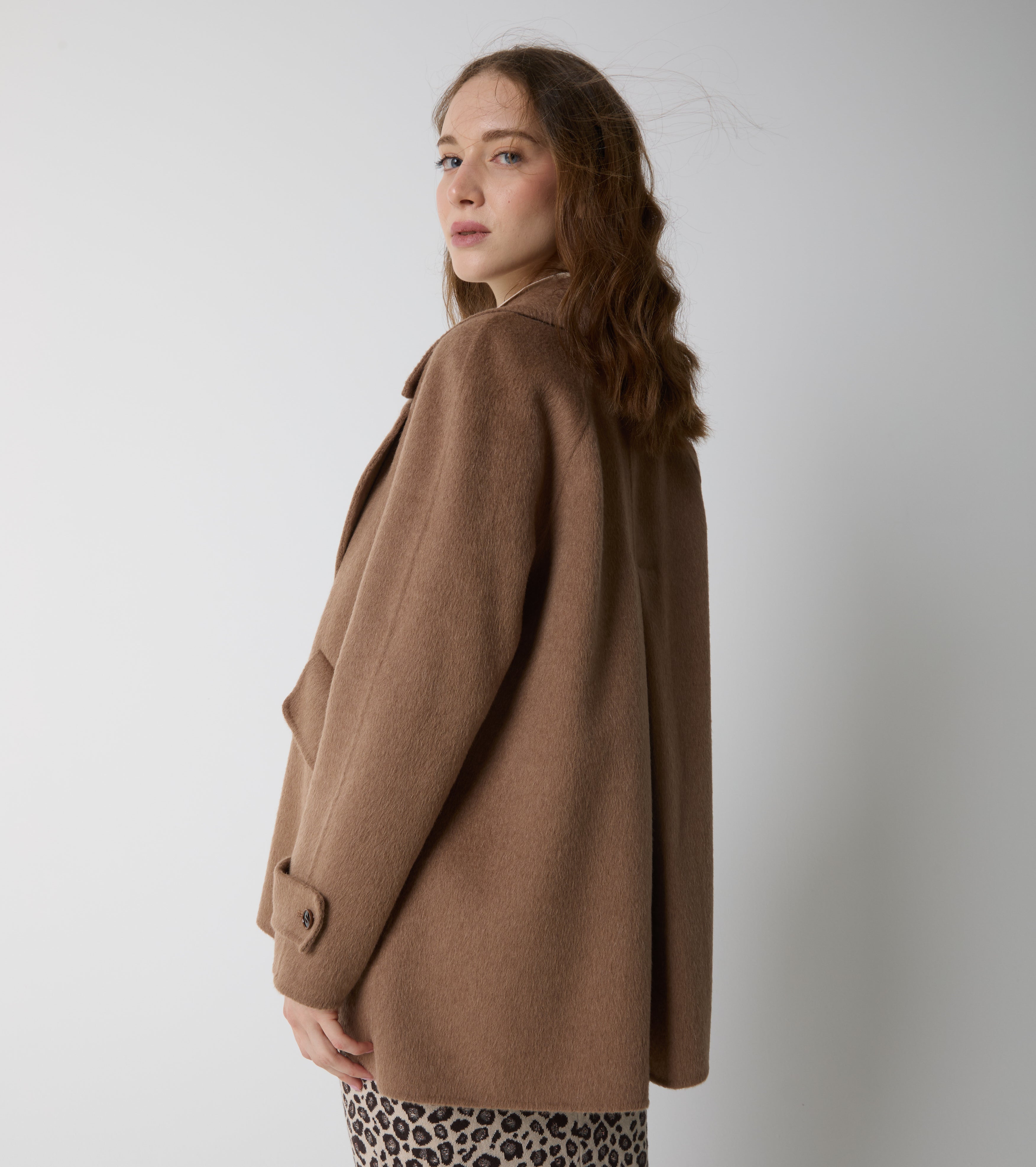 Cappotto doppiopetto in panno di lana e seta