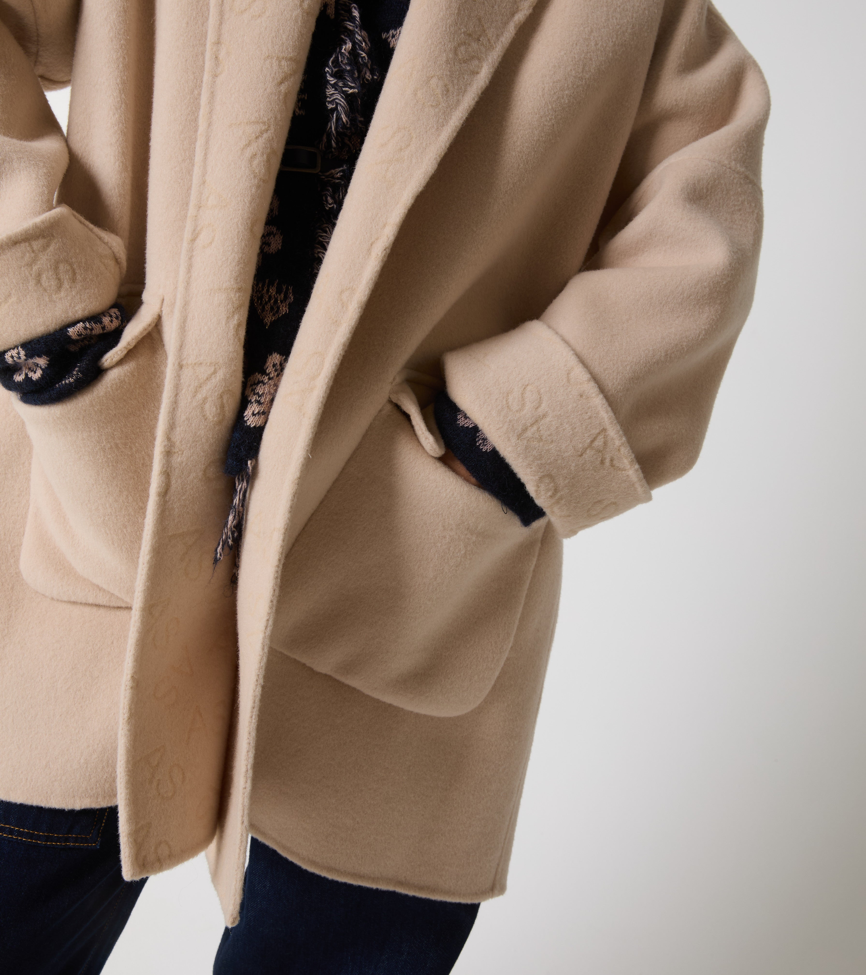 Wool coat with lapels