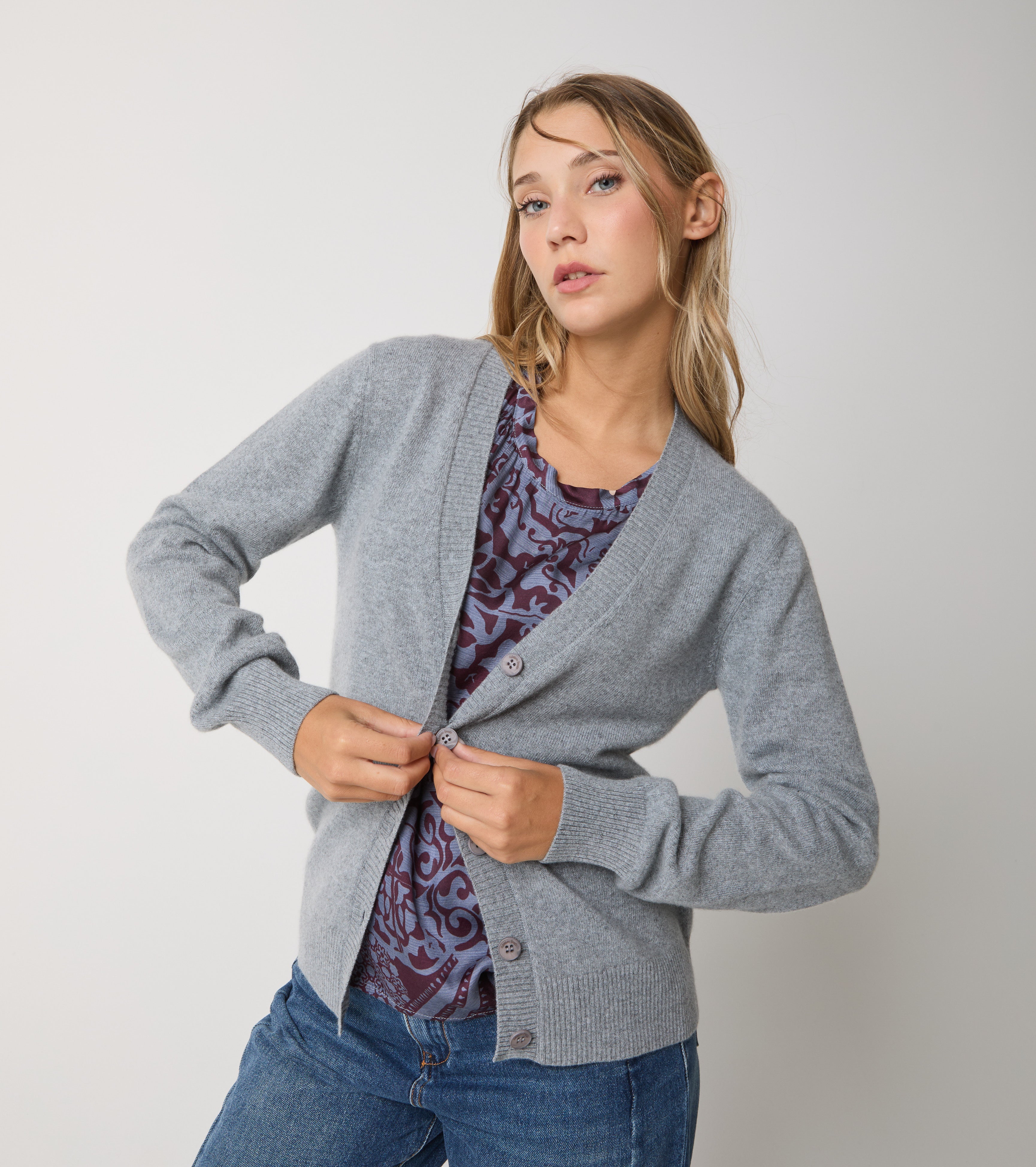 Cardigan in cashmere con bottoni