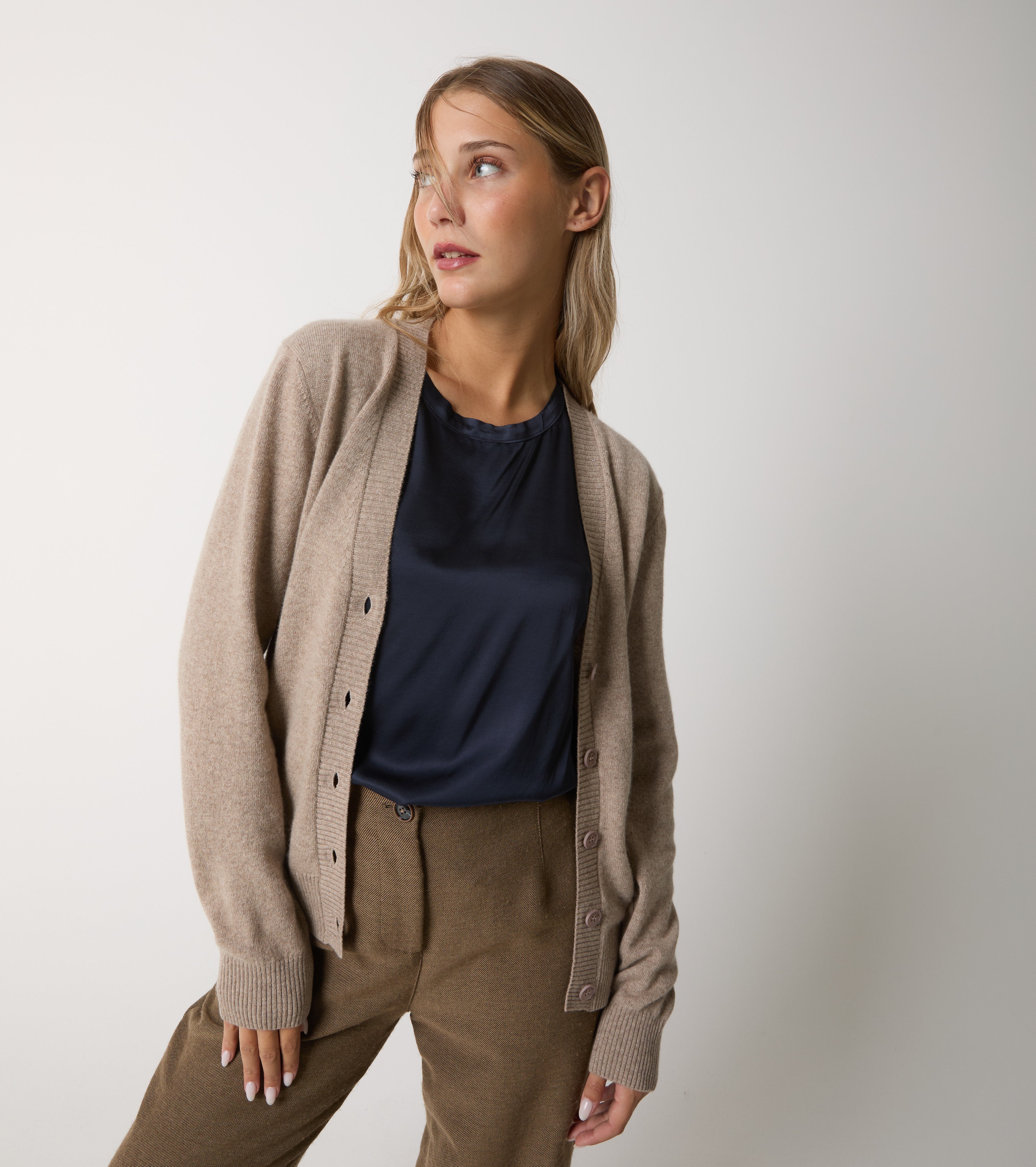 Cardigan in cashmere con bottoni