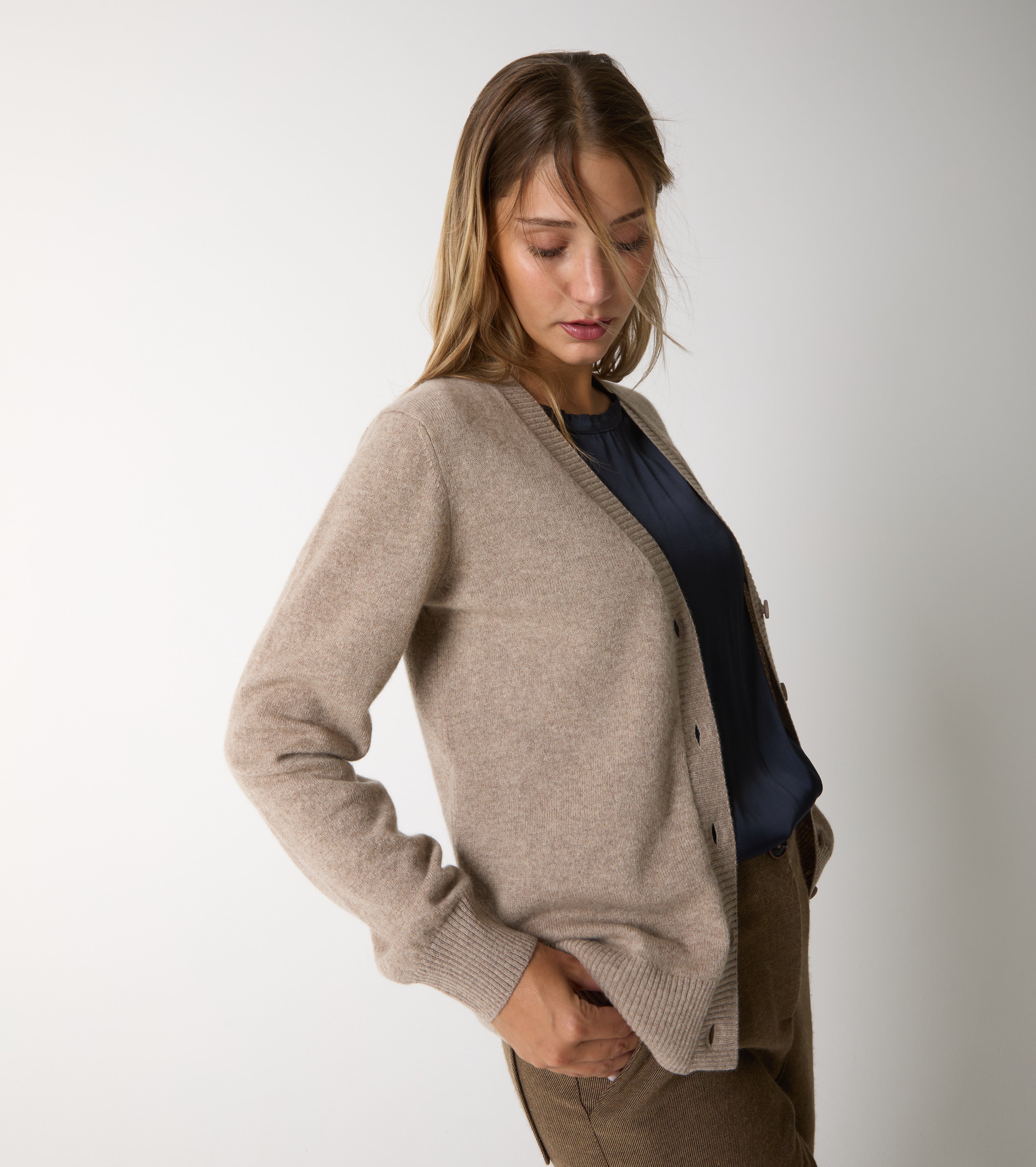 Cardigan in cashmere con bottoni