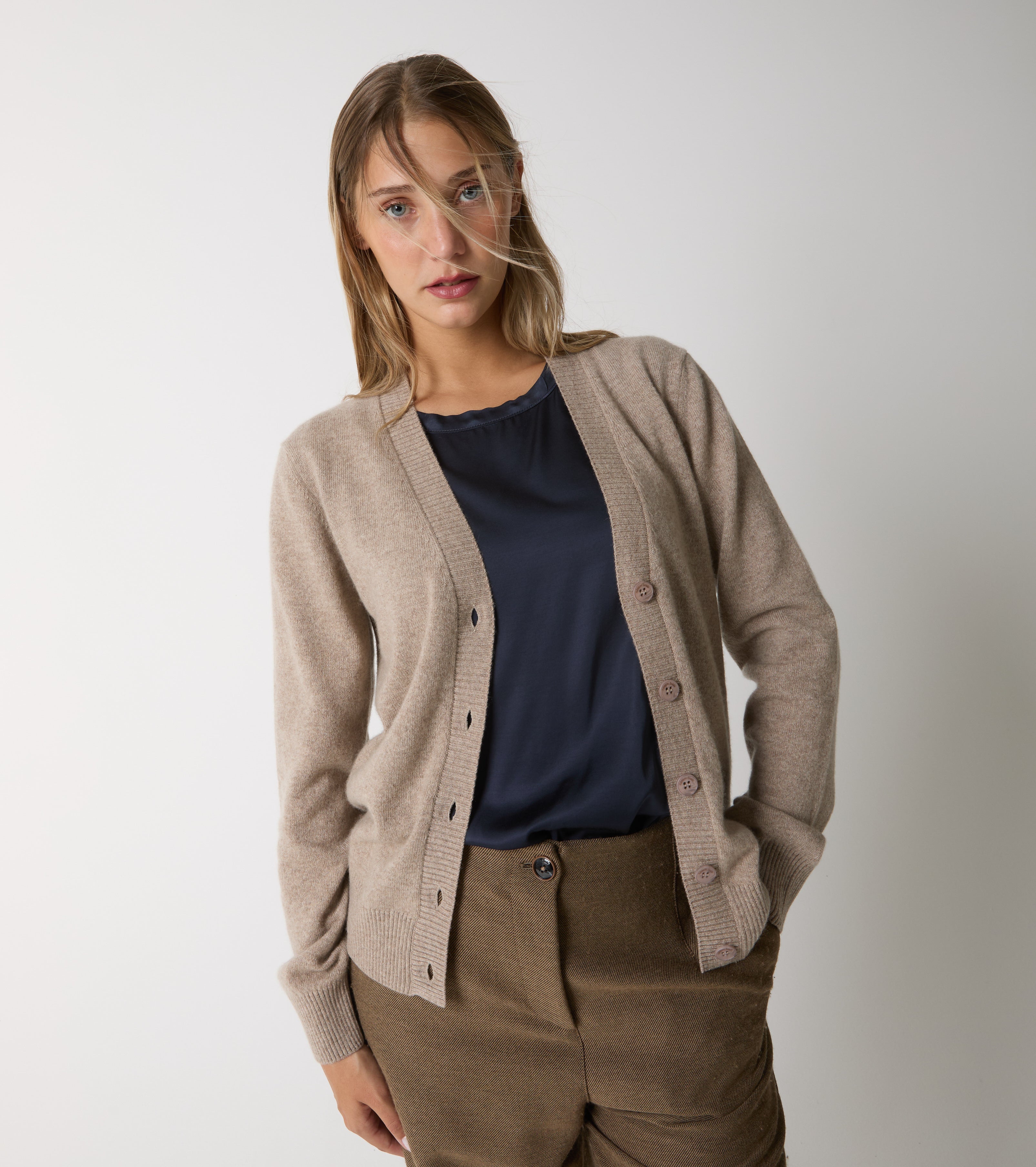 Cardigan in cashmere con bottoni