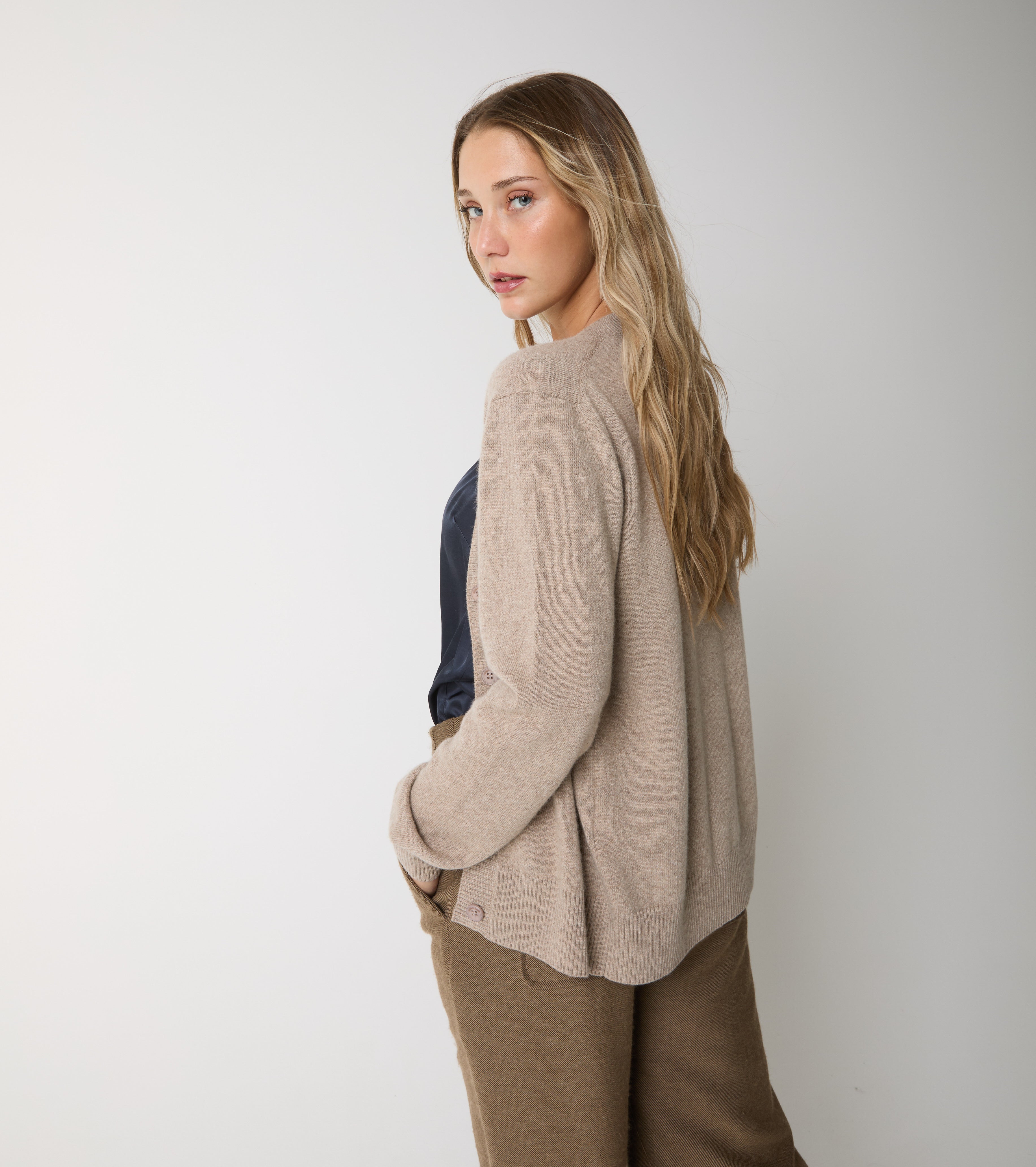 Cardigan in cashmere con bottoni
