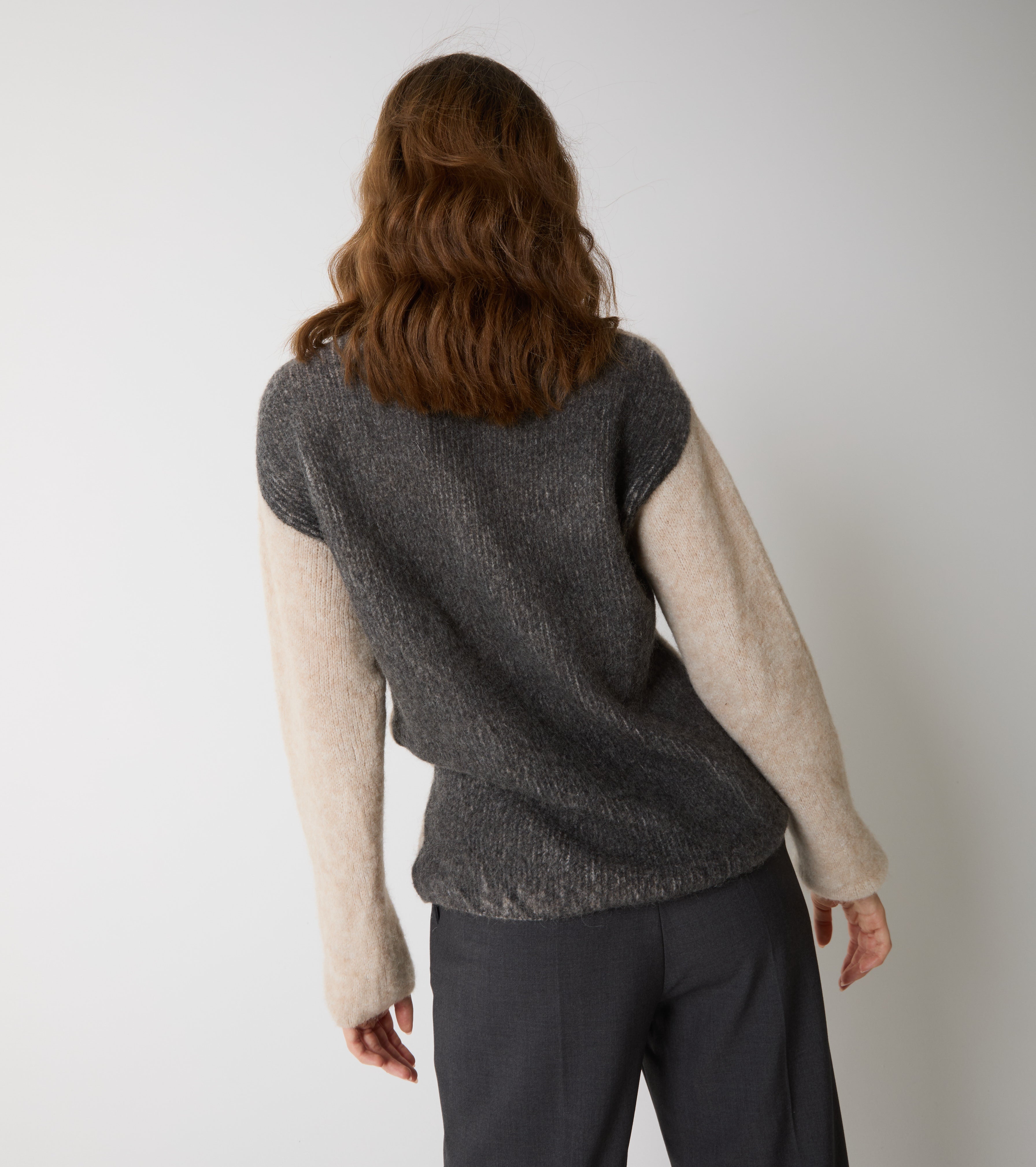 Rullekravesweater i uld og alpaka med blomster