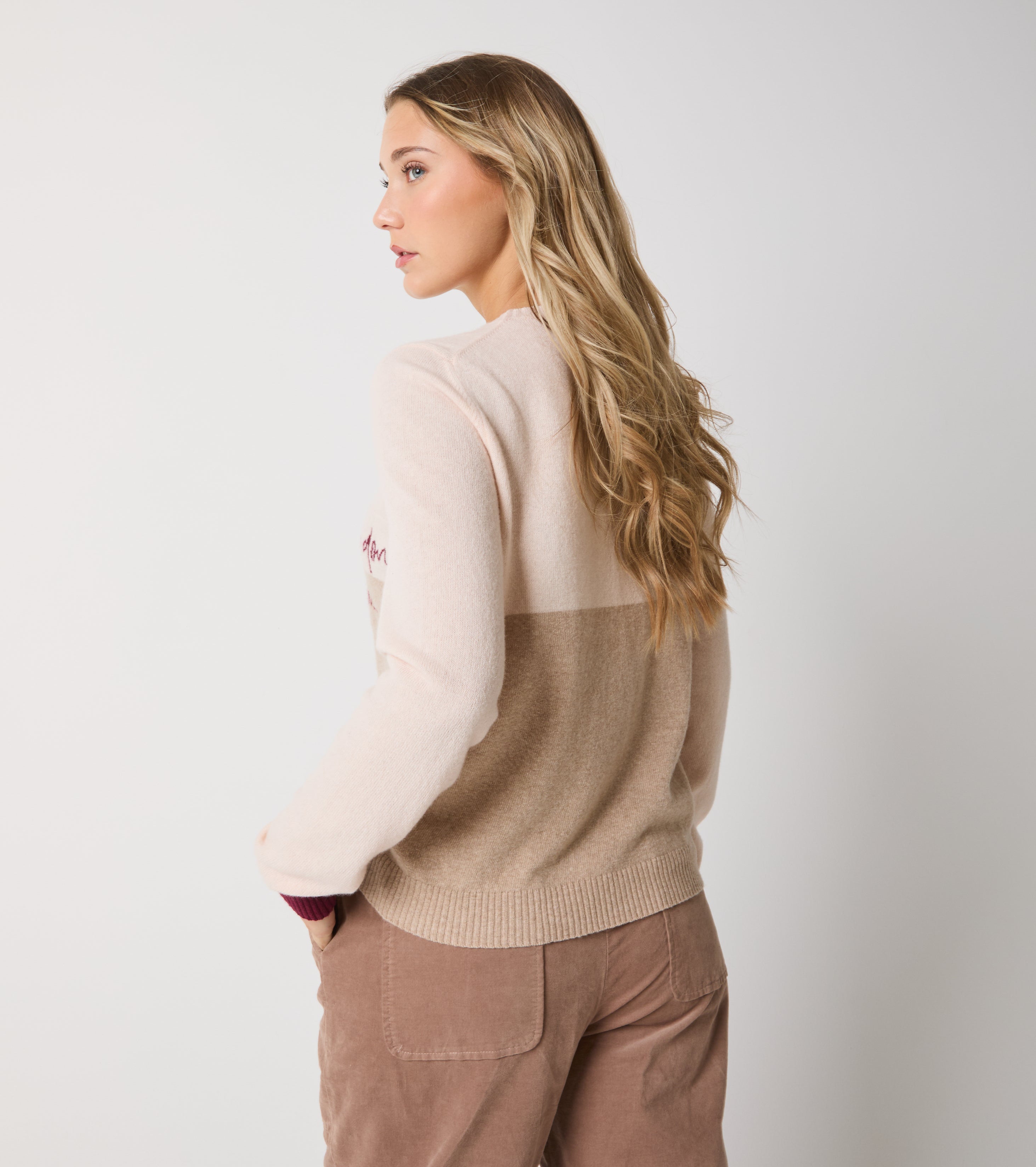 Sweater med rund hals i uld og kashmir med bogstaver