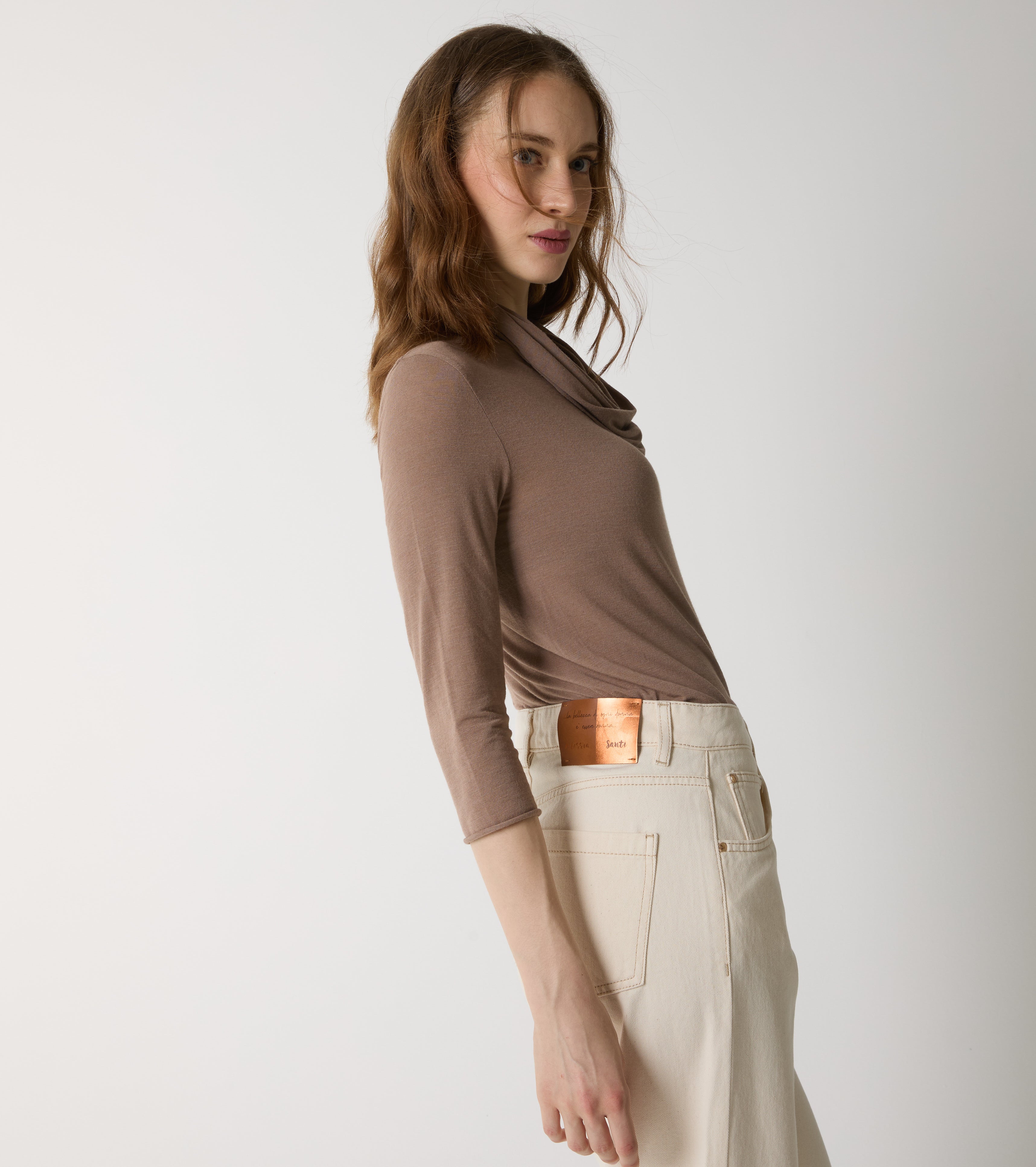 T-shirt in cashmere con collo alto