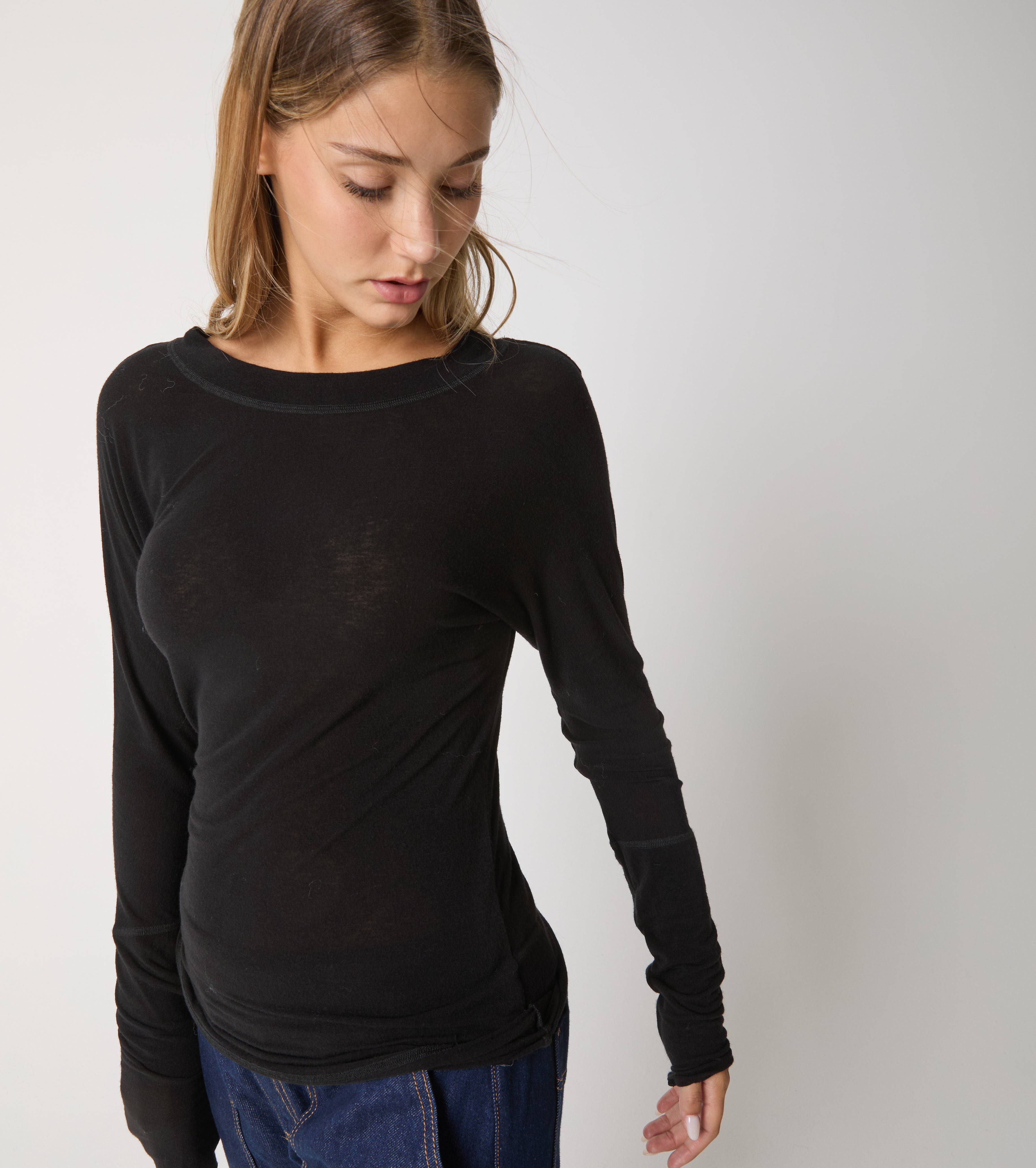 T-shirt in cashmere con maniche lunghe