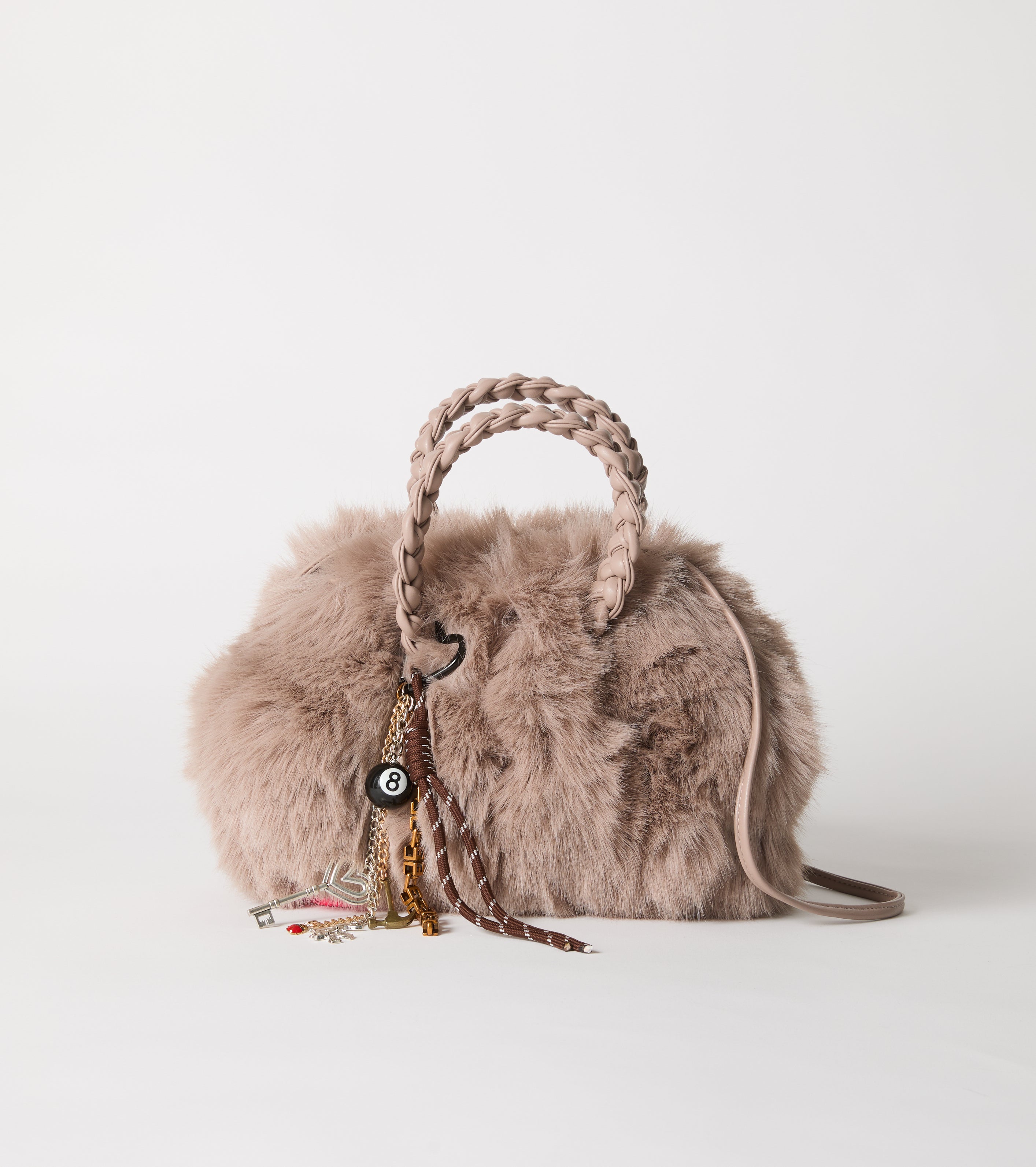 Borsa in ecopelliccia con manici intrecciati