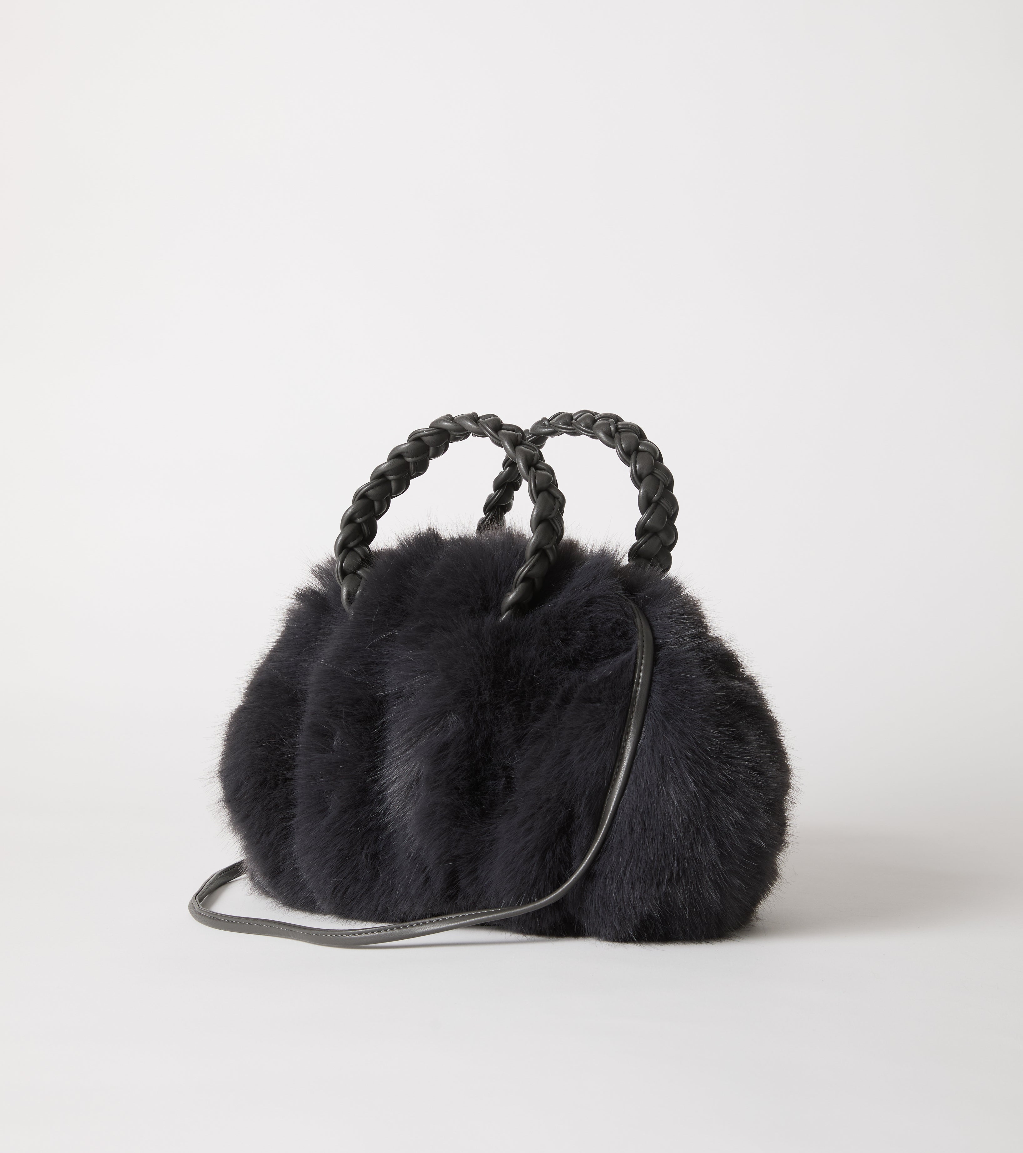 Borsa in ecopelliccia con manici intrecciati