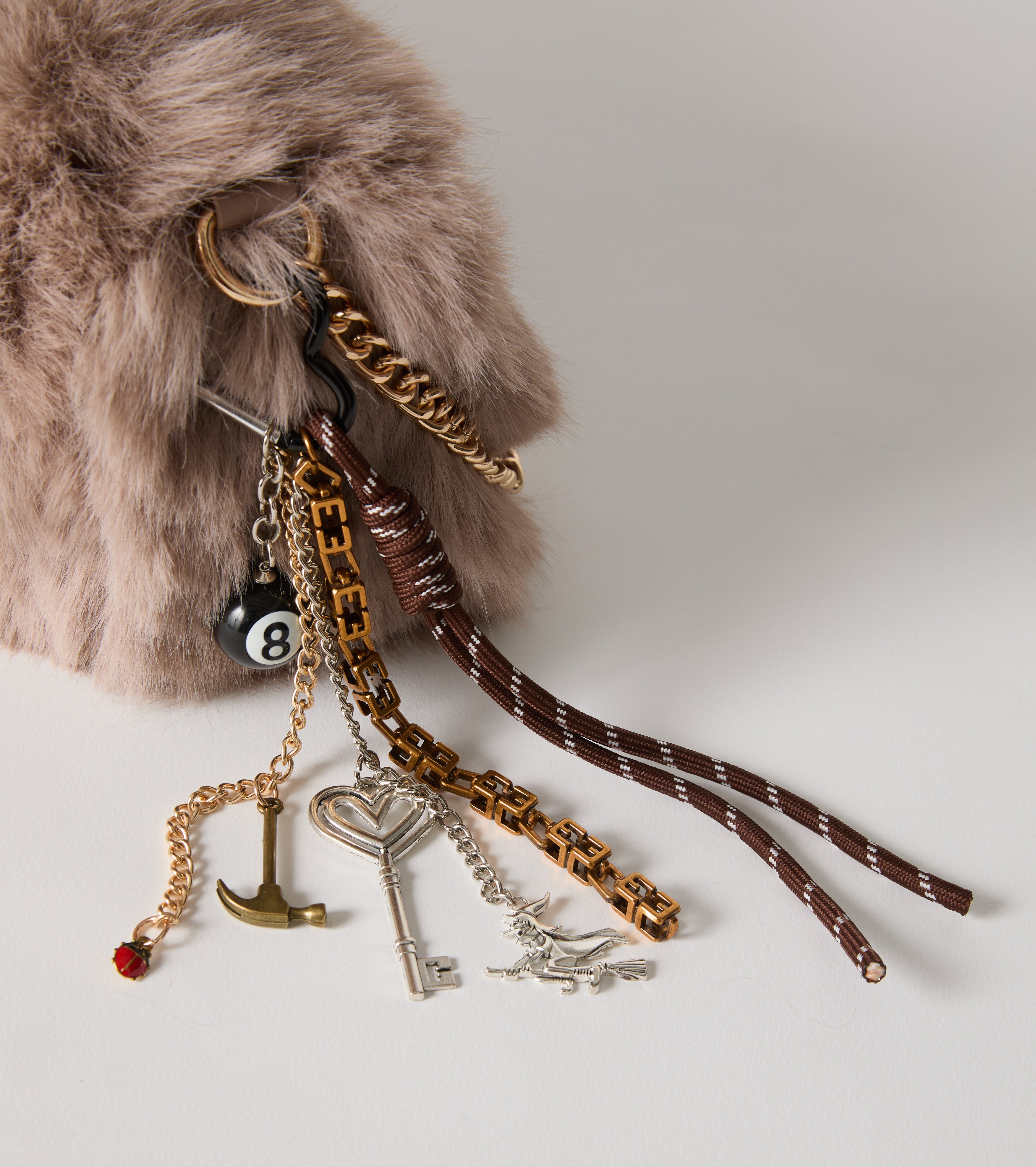 Borsa crossbody in ecopelliccia con catena
