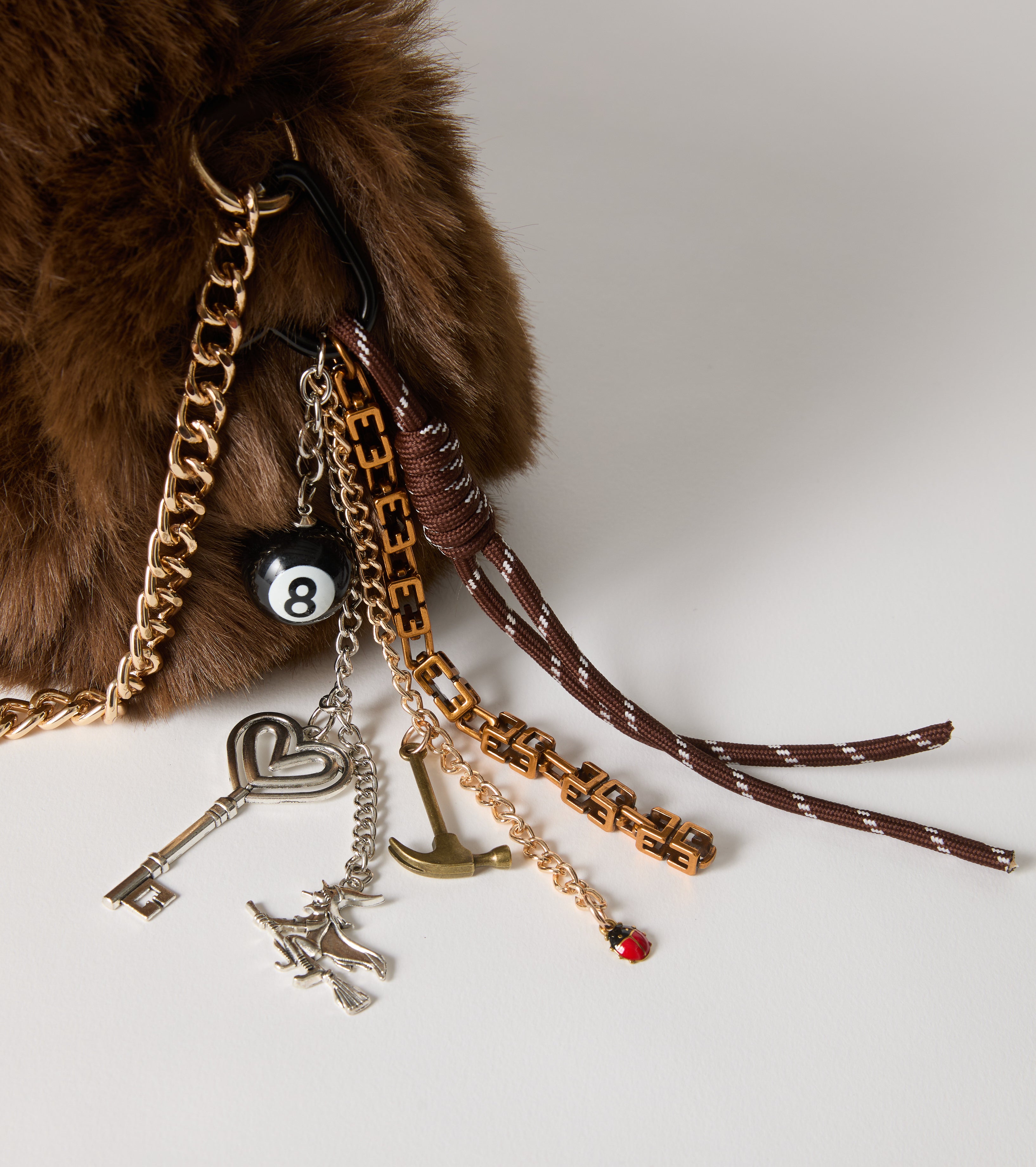 Borsa crossbody in ecopelliccia con catena