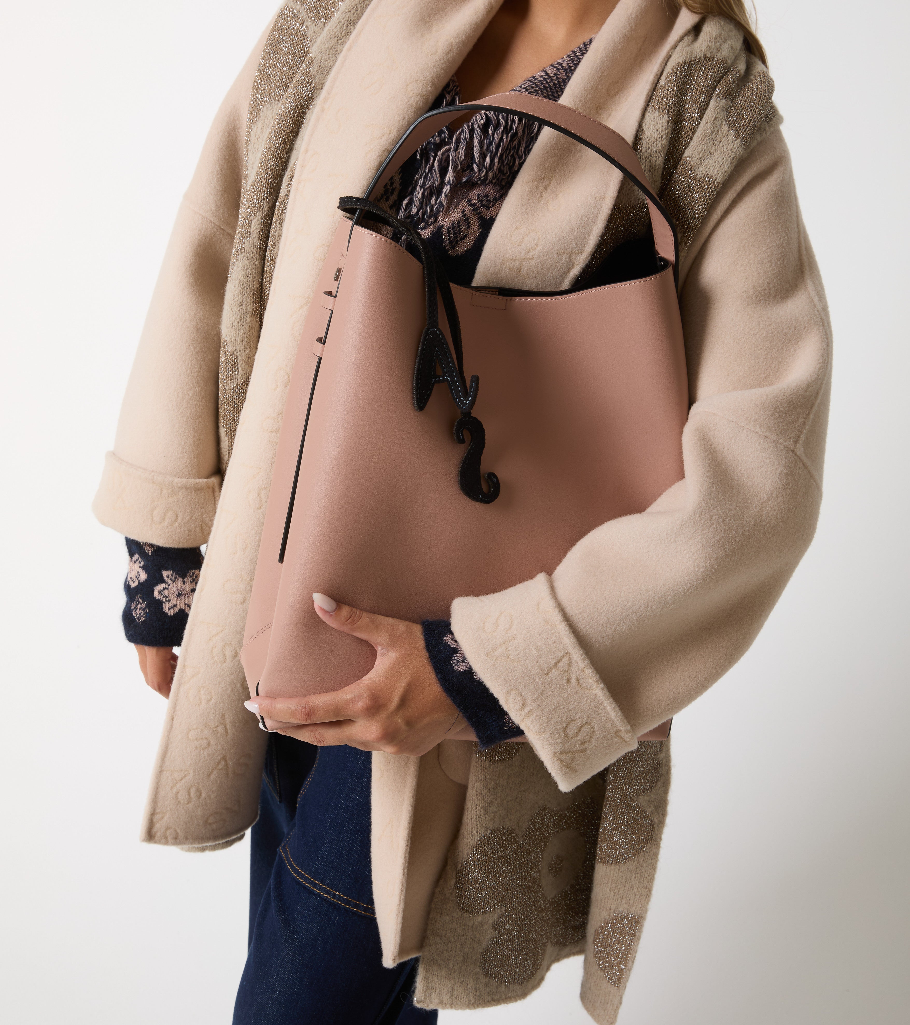 Borsa a secchiello con charm