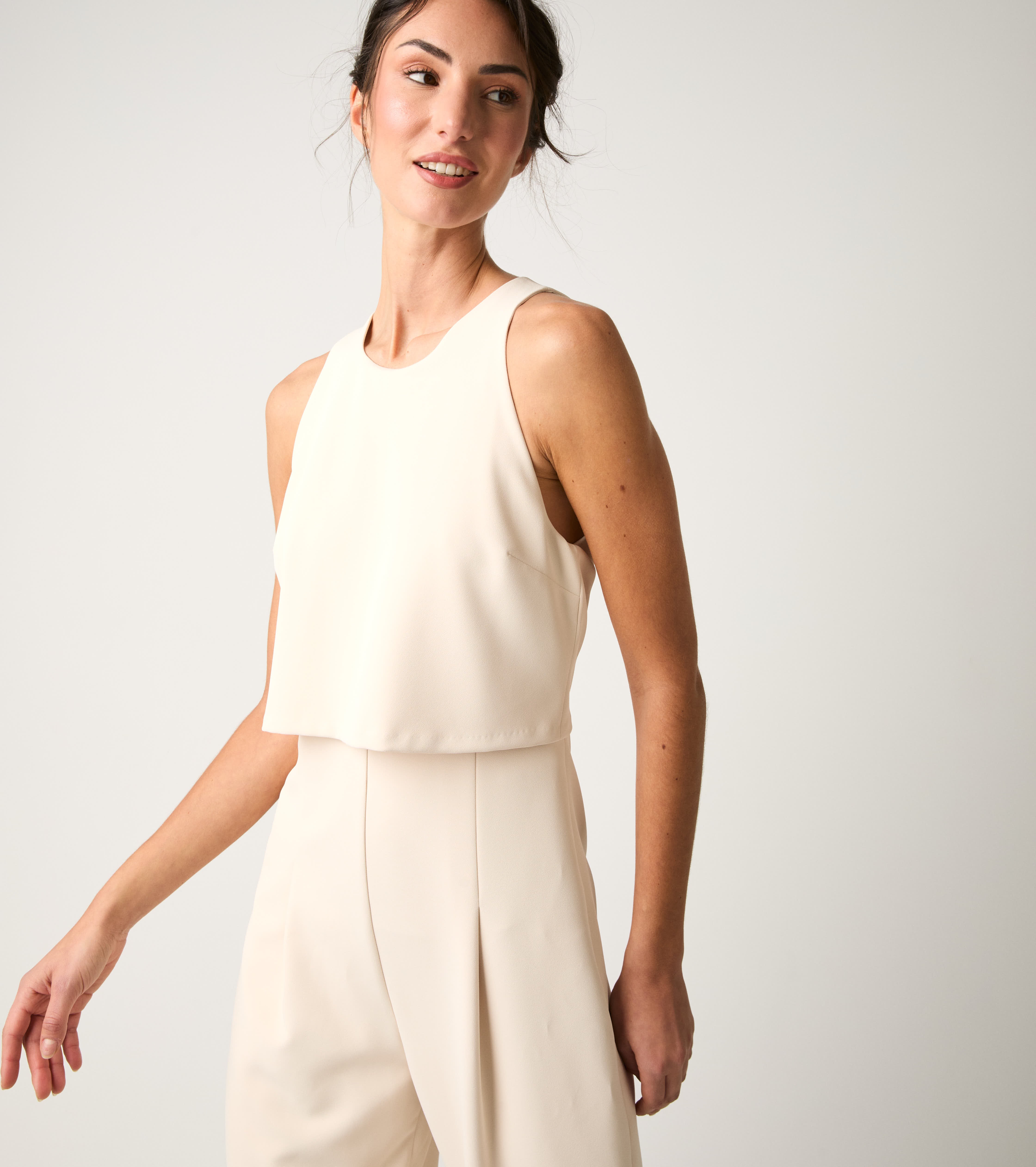 Tuta stretch con scollo rotondo champagne