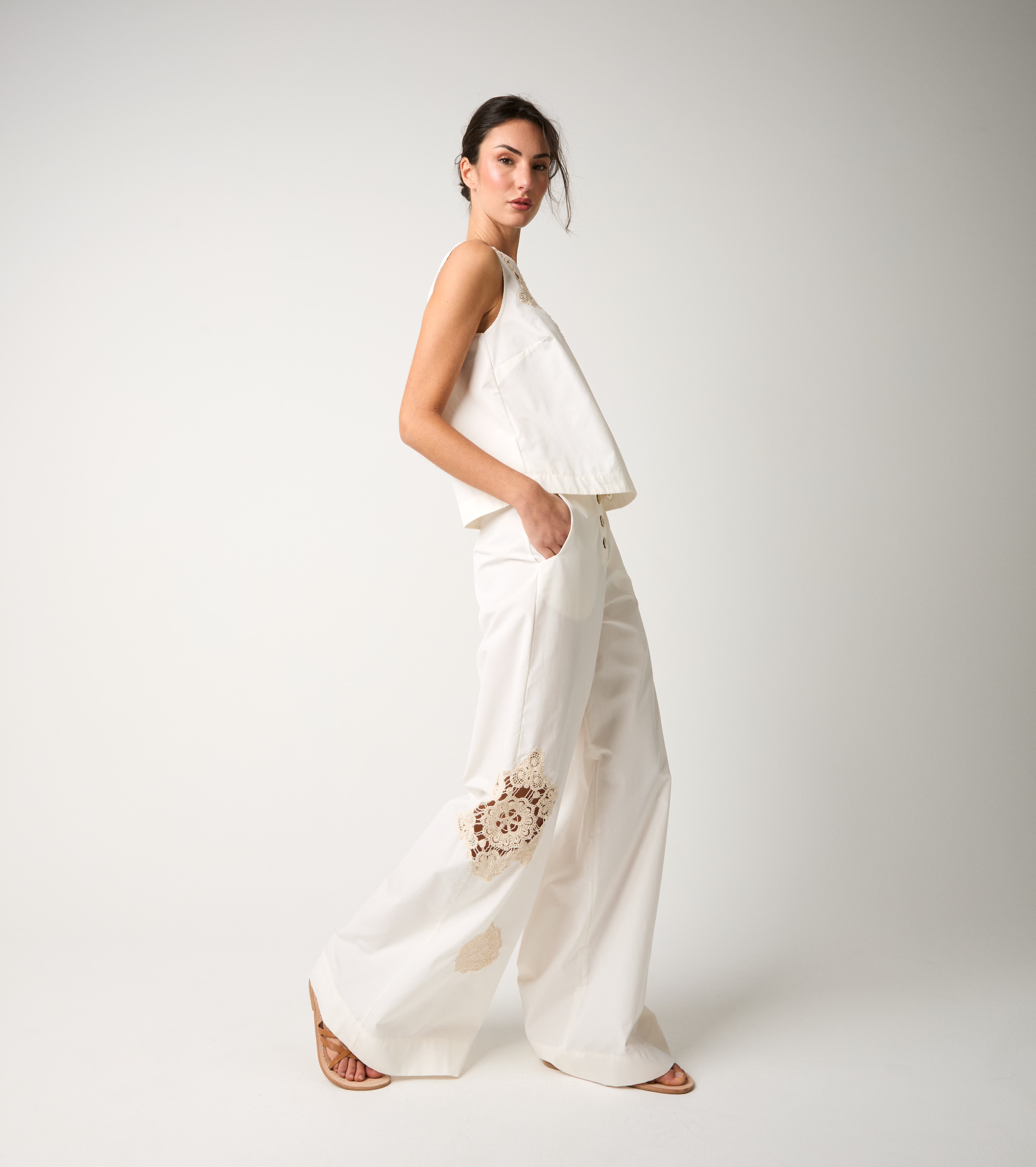 Pantaloni baggy con ricami floreali salina