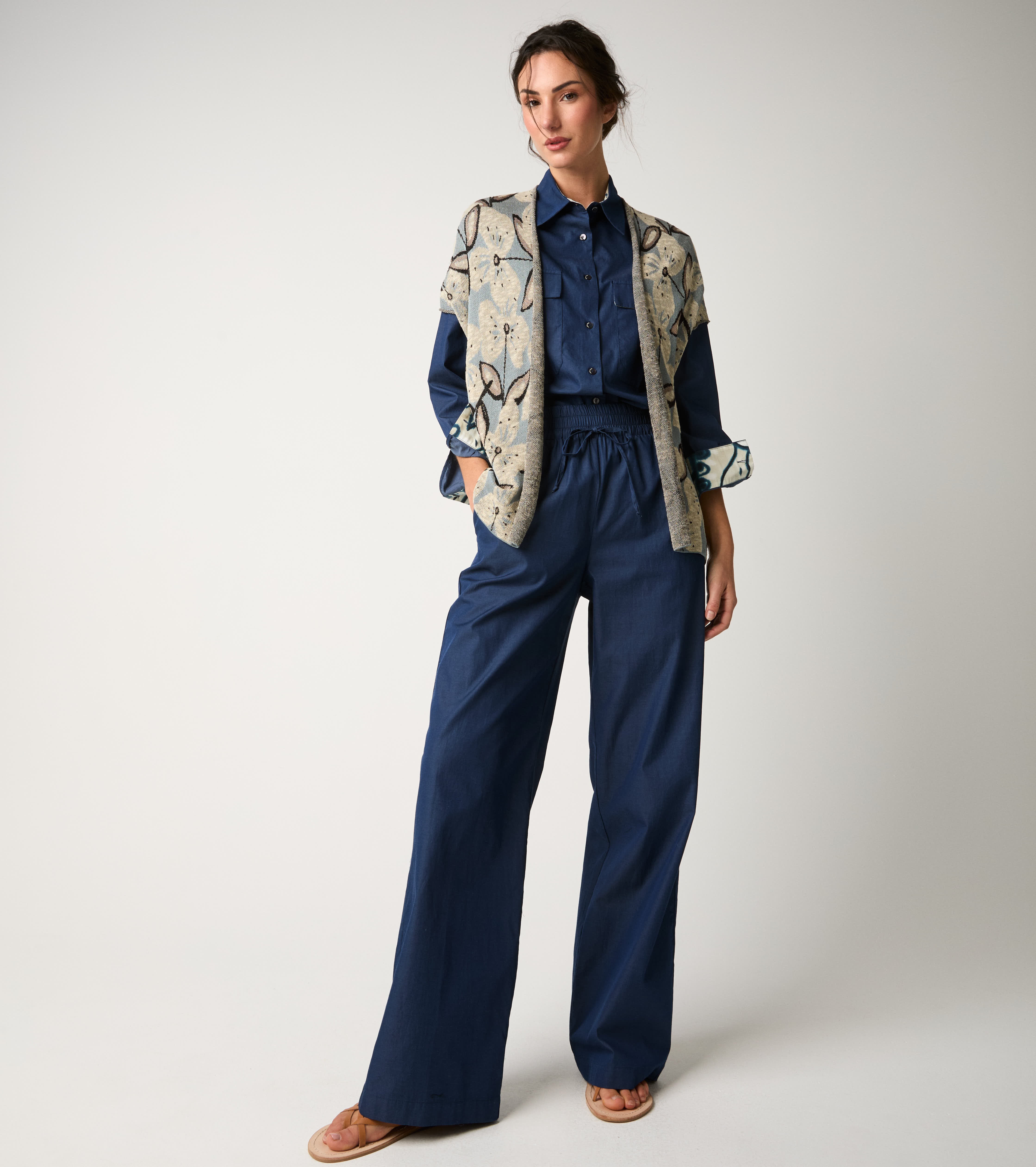 Trousers with pleats and midnight drawstring