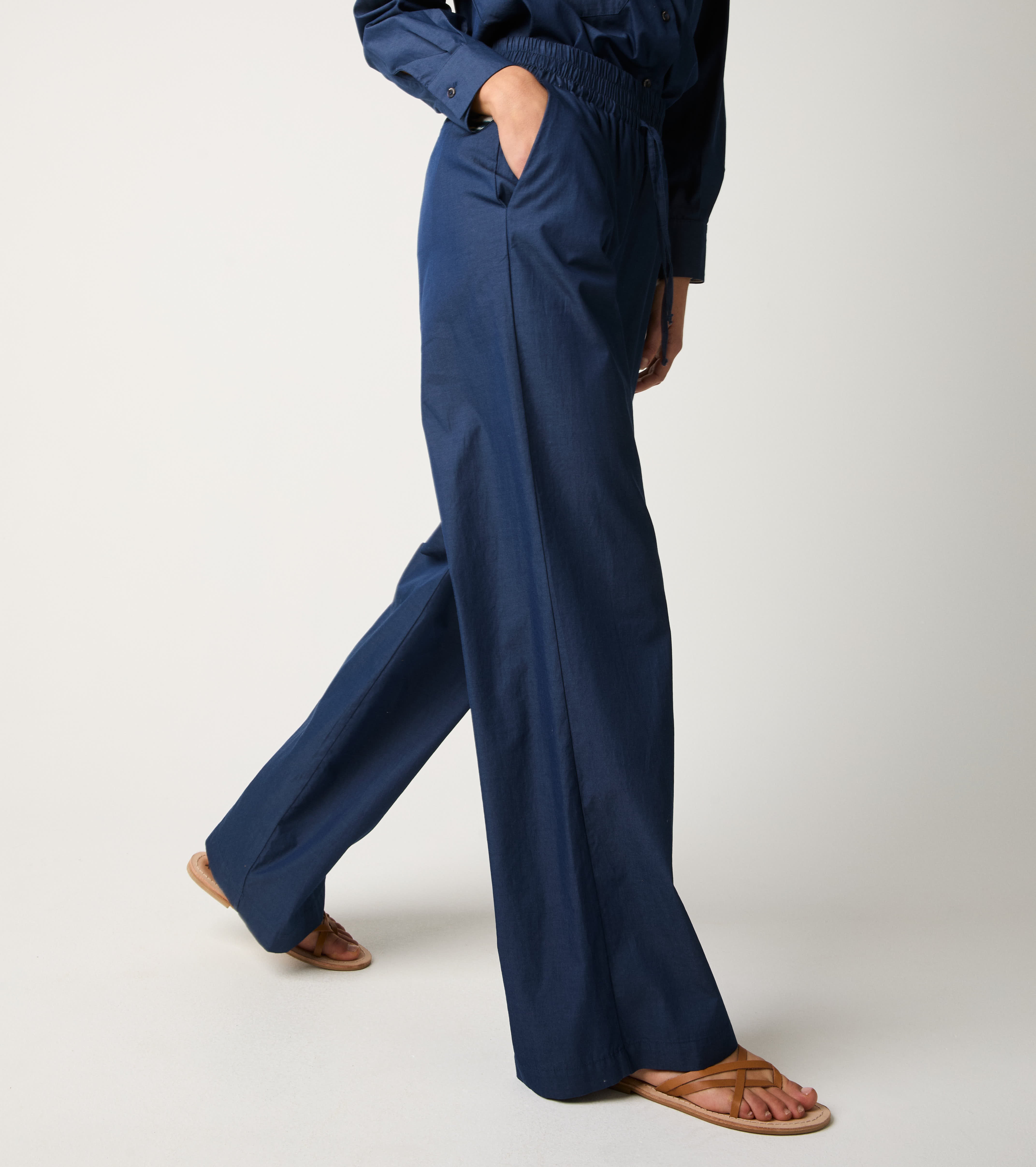 Trousers with pleats and midnight drawstring