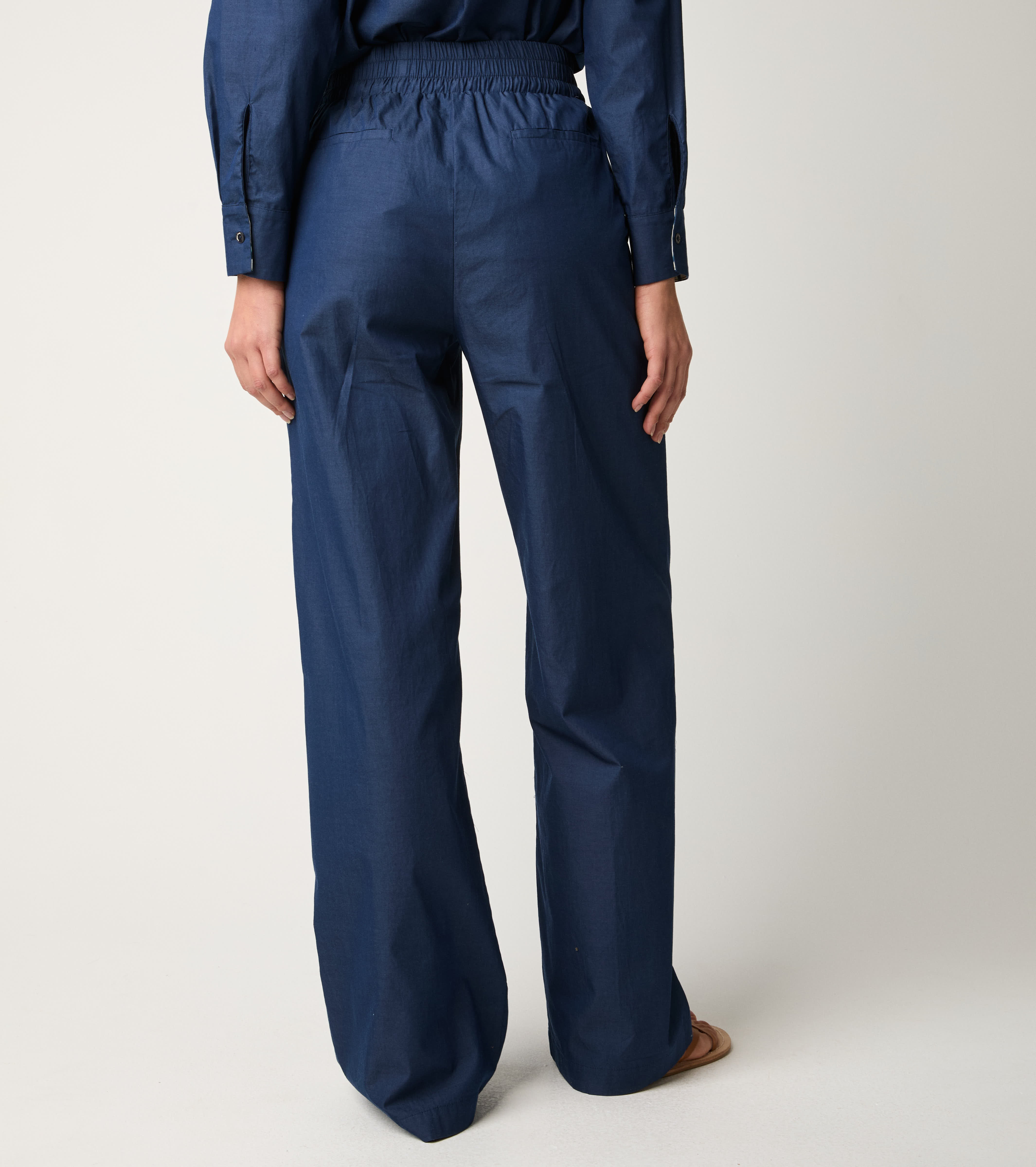 Trousers with pleats and midnight drawstring