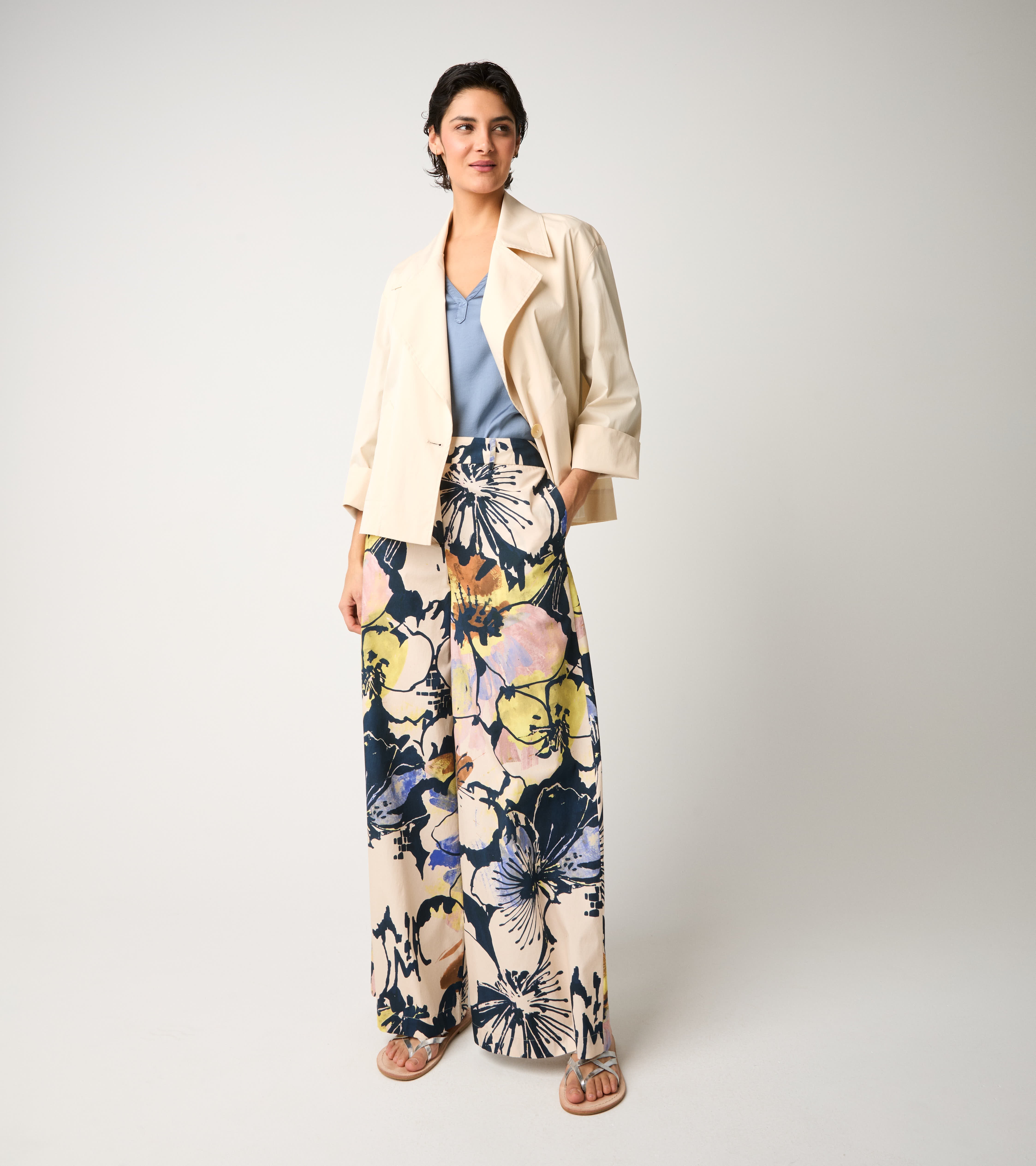 Trousers with floral flower print