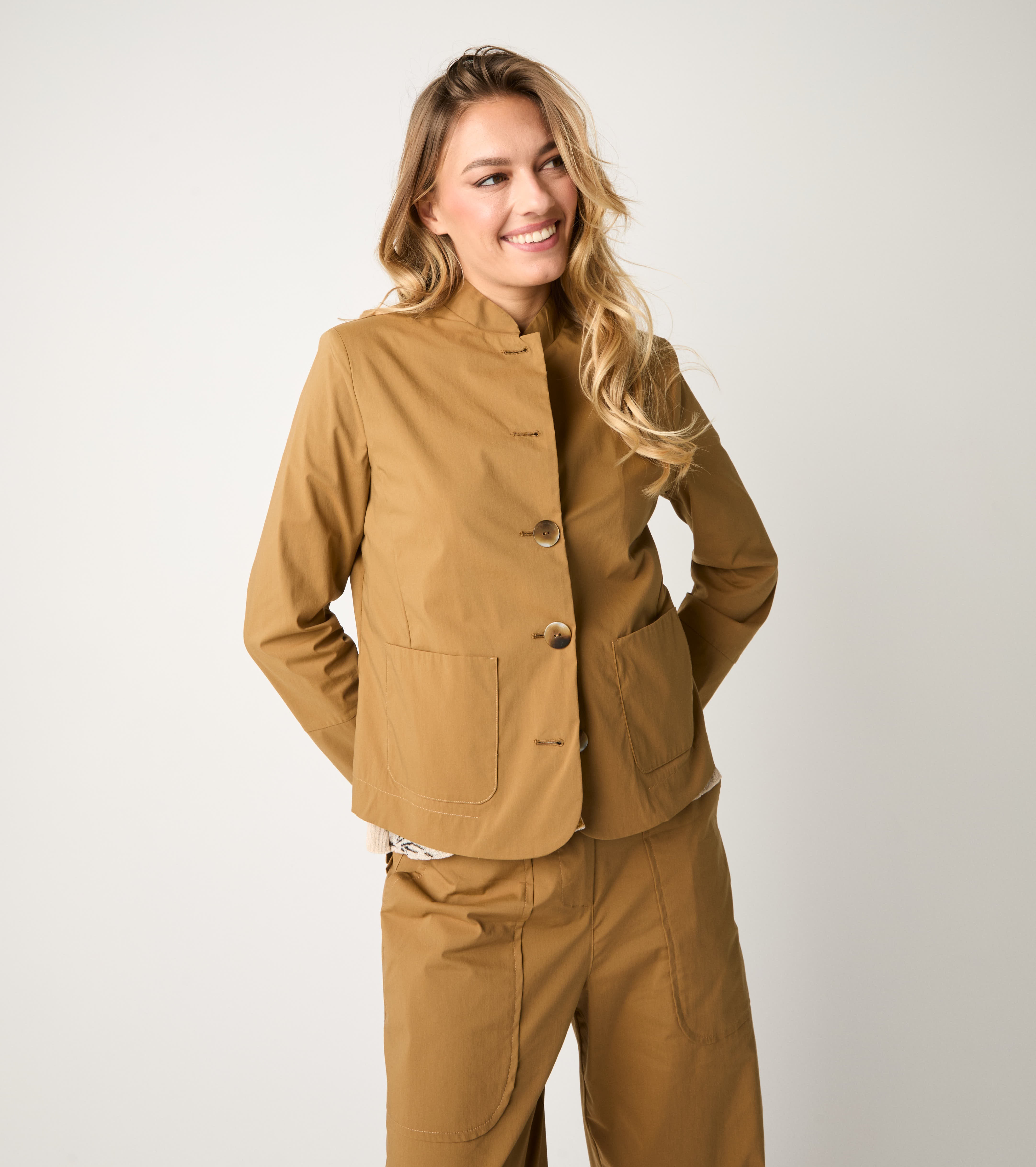Giacca in cotone stretch con tasche ermellino