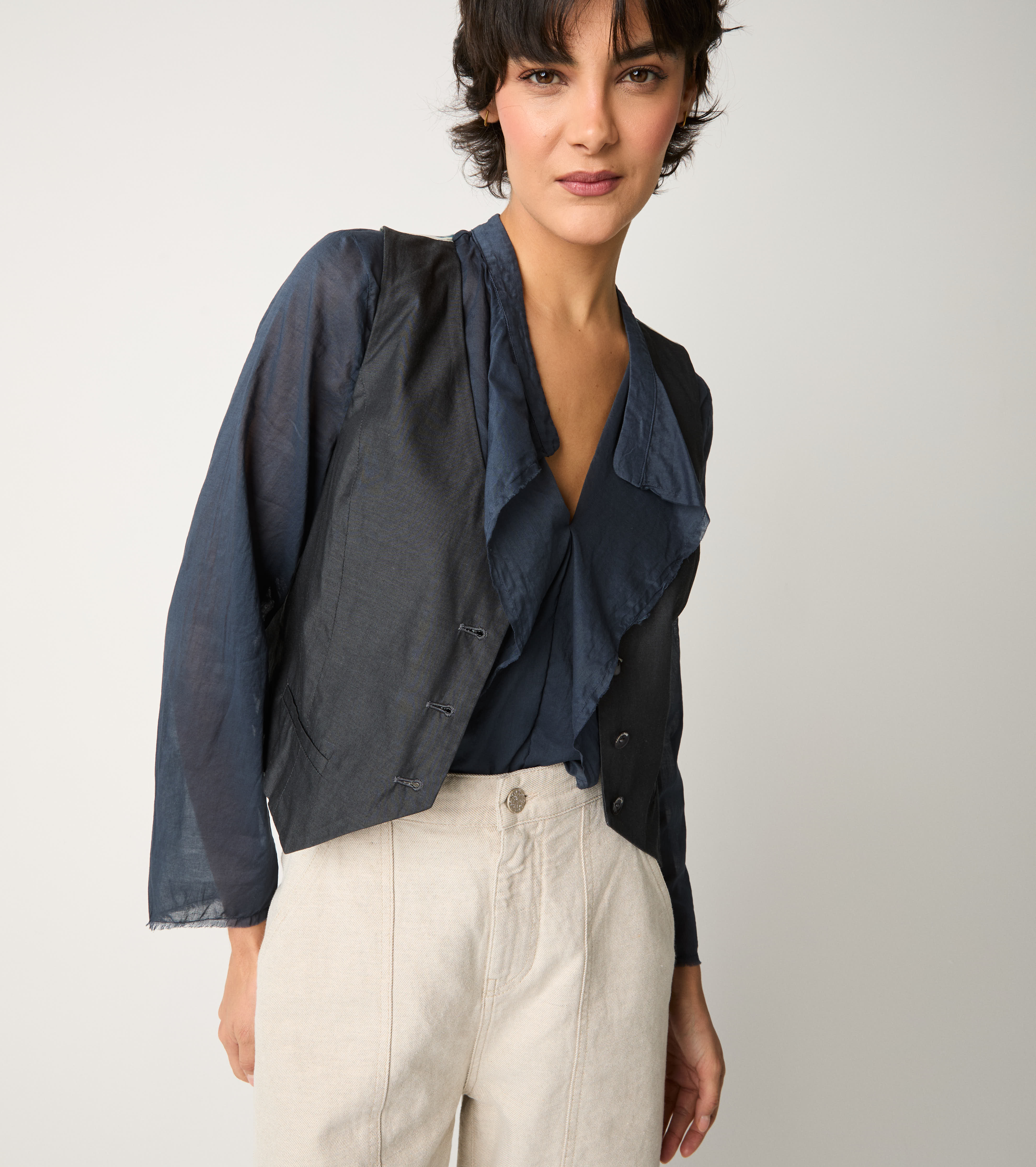 V-neck waistcoat with midnight pockets