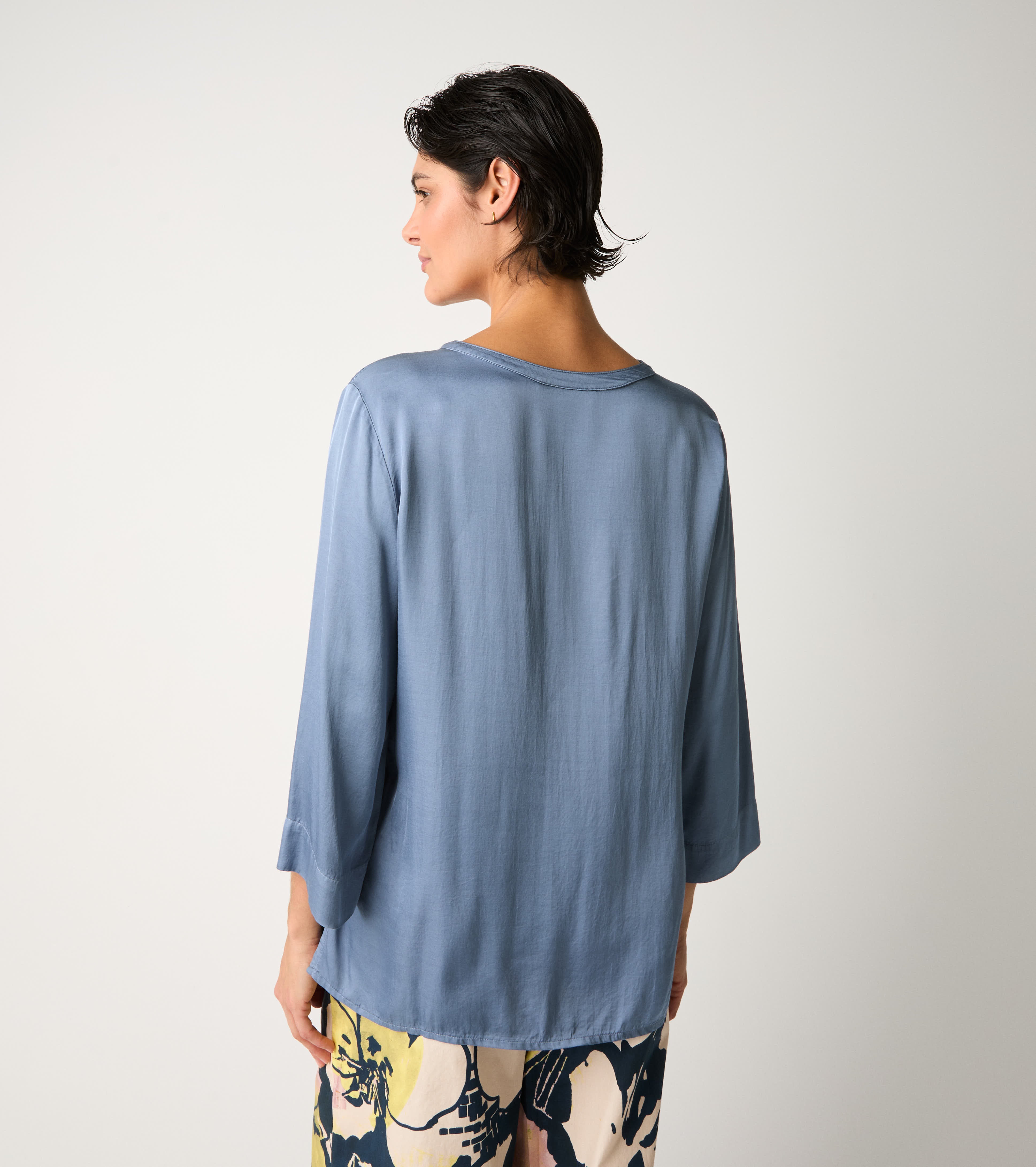 Blusa con scollo a V selce