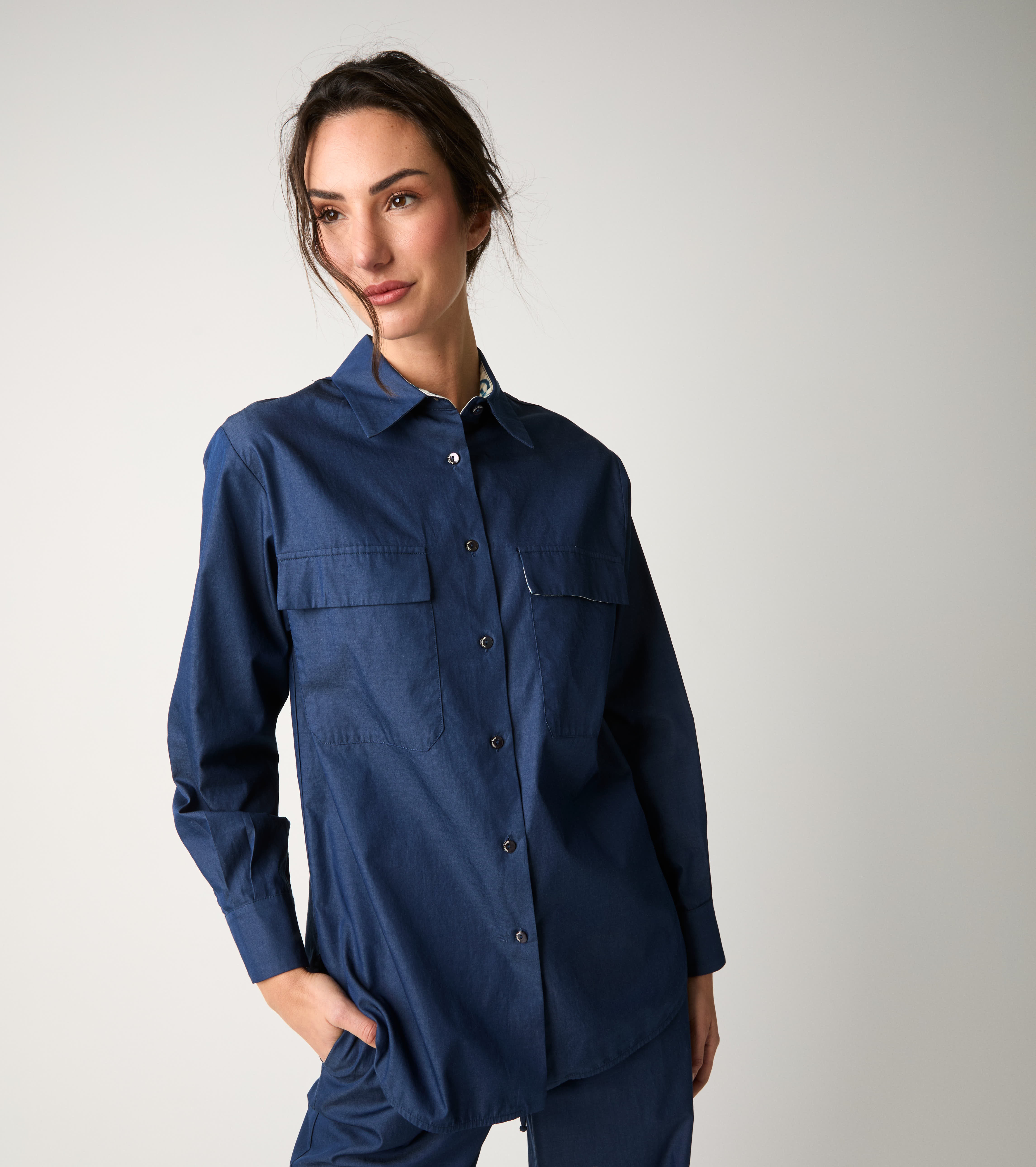 Shirt with pockets and midnight long sleeves