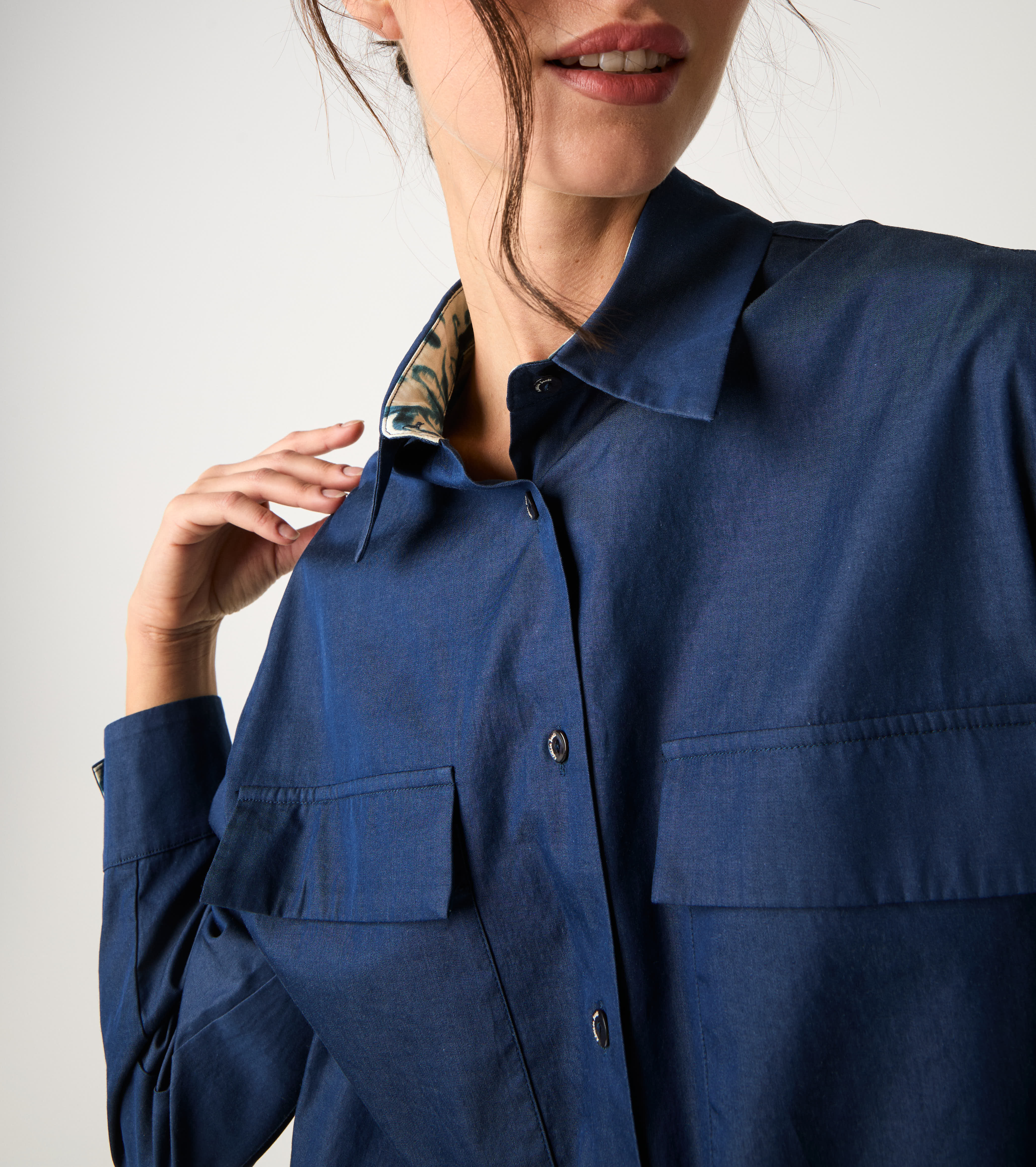 Shirt with pockets and midnight long sleeves