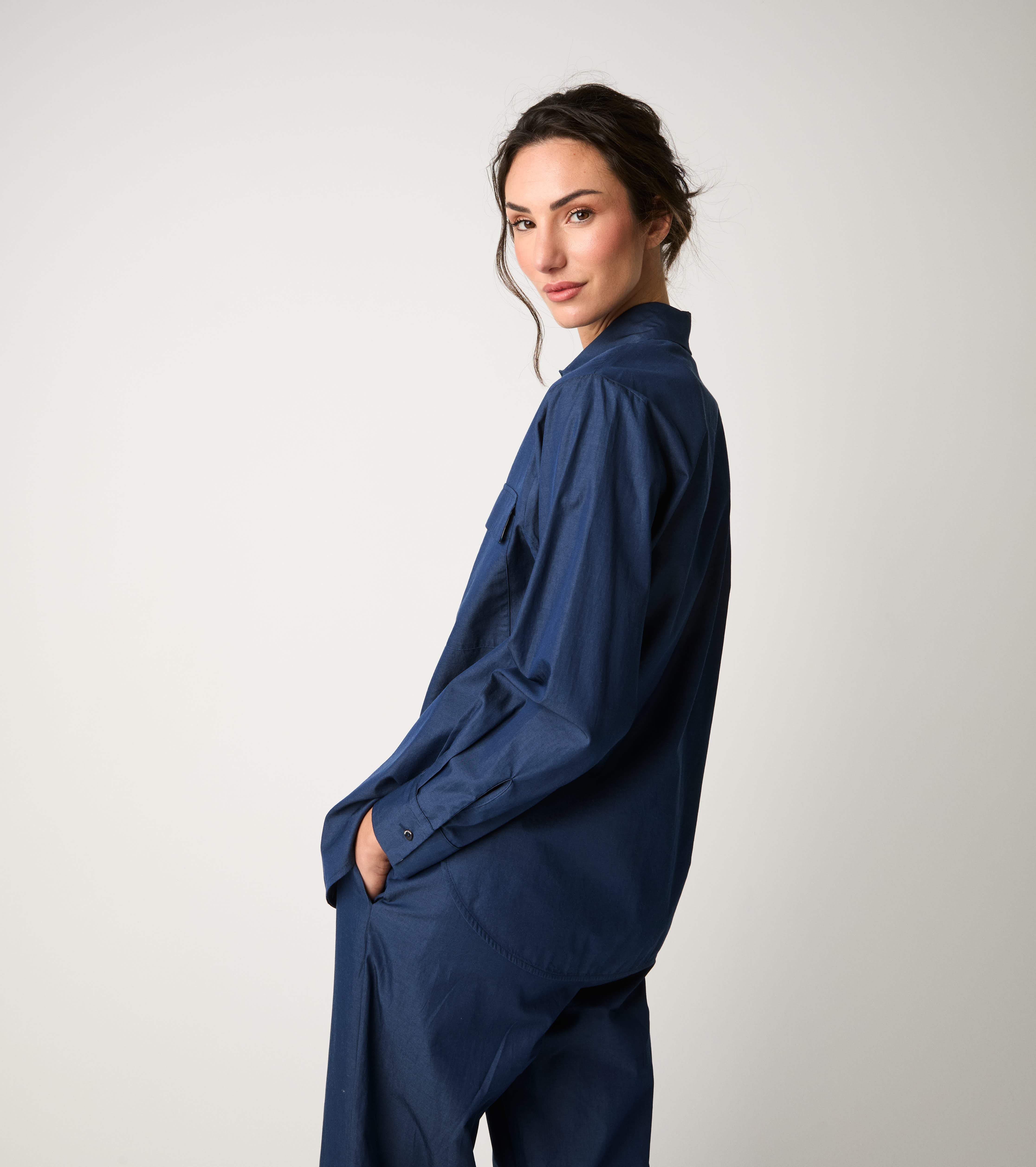 Shirt with pockets and midnight long sleeves