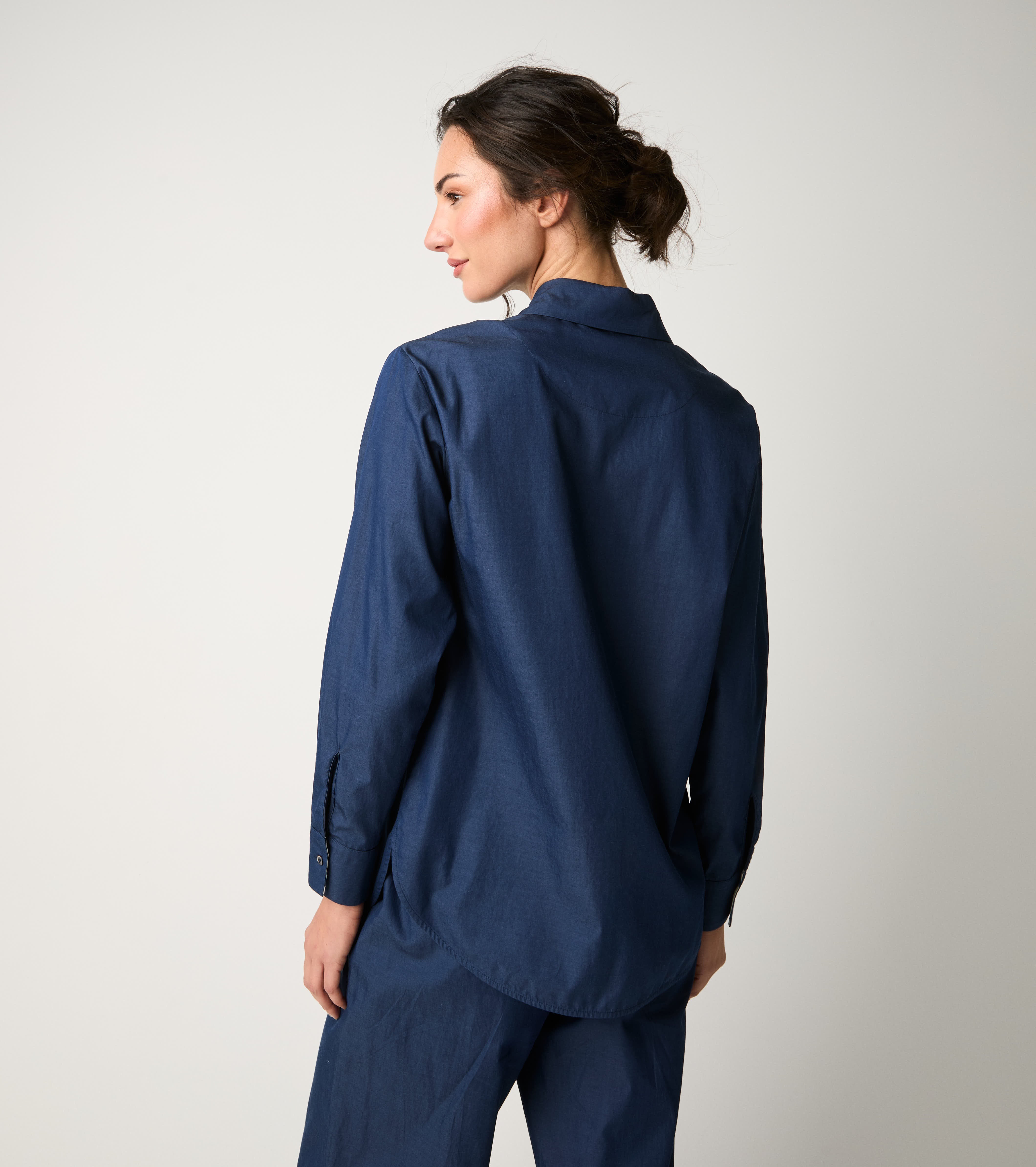 Shirt with pockets and midnight long sleeves