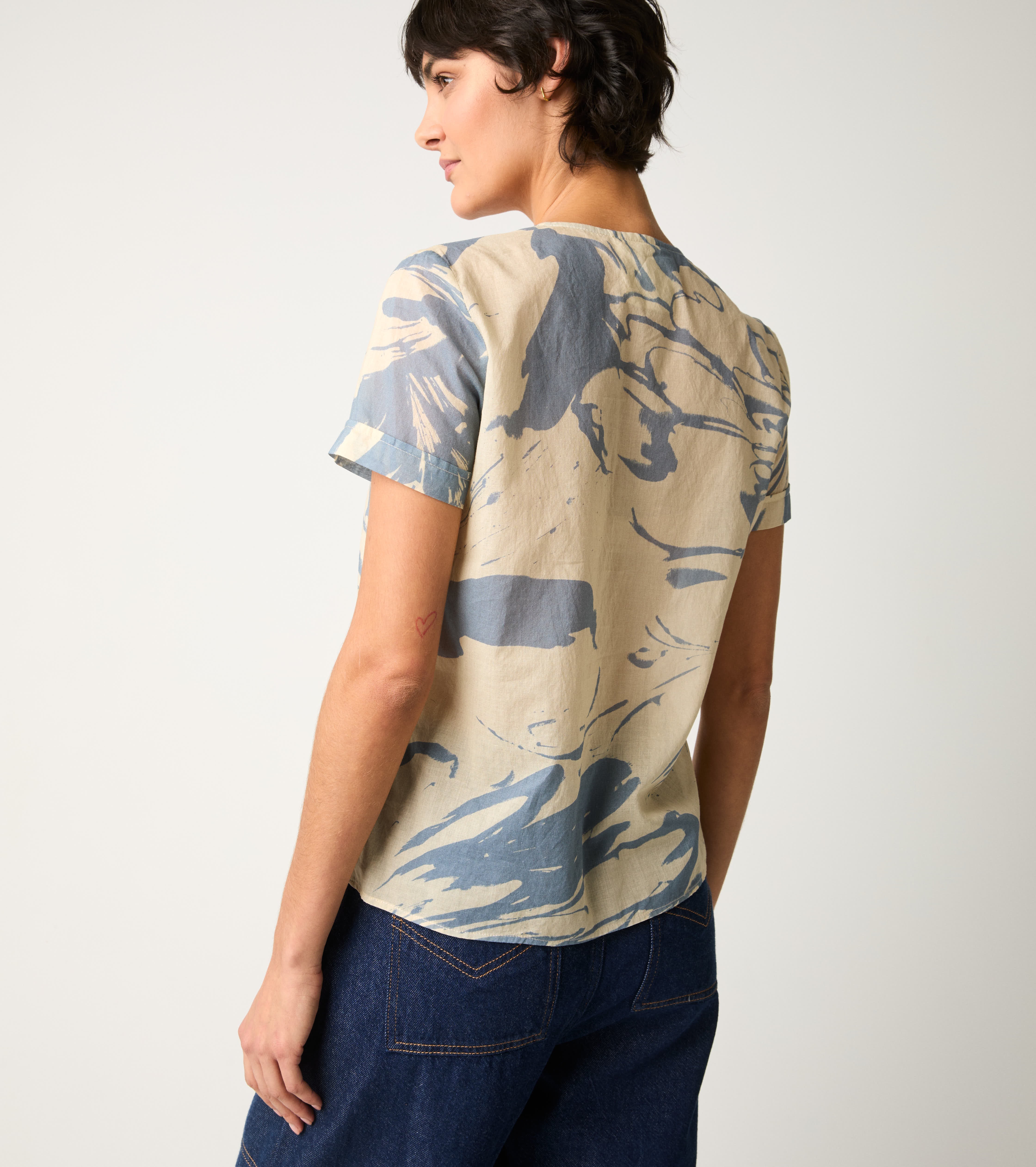 Blouse with flower print and ruffles