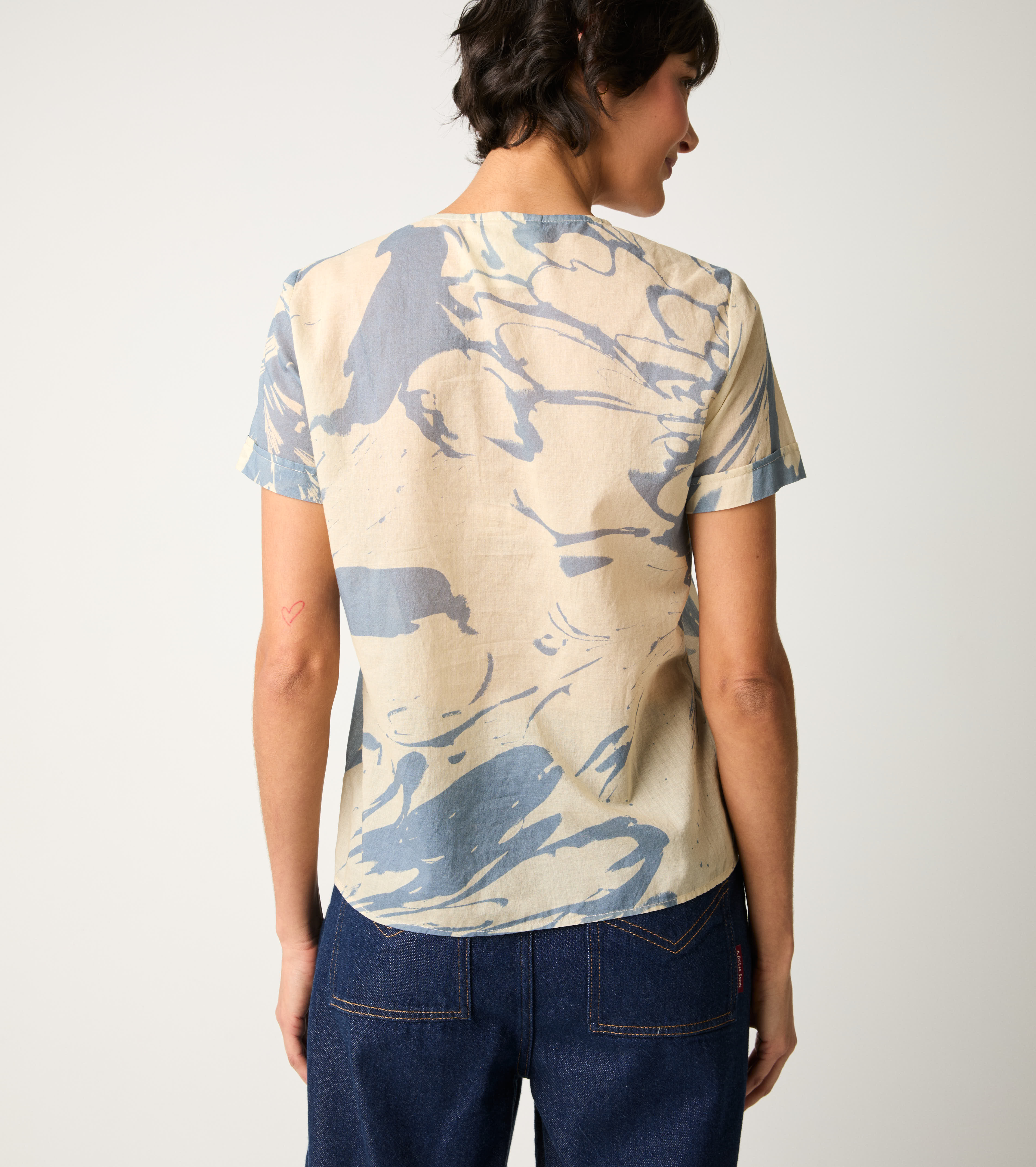 Blouse with flower print and ruffles