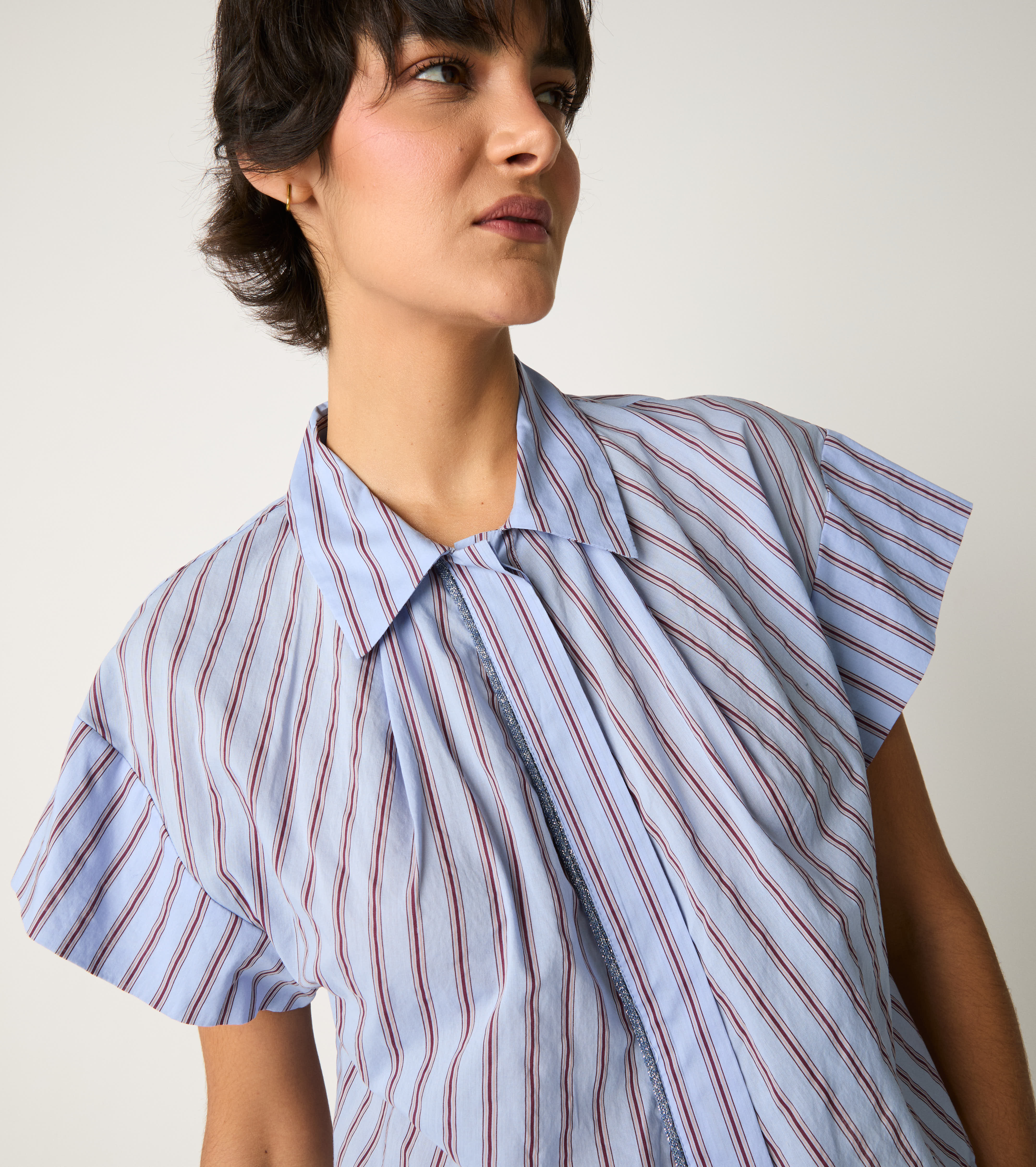 Camicia a righe con maniche corte celeste