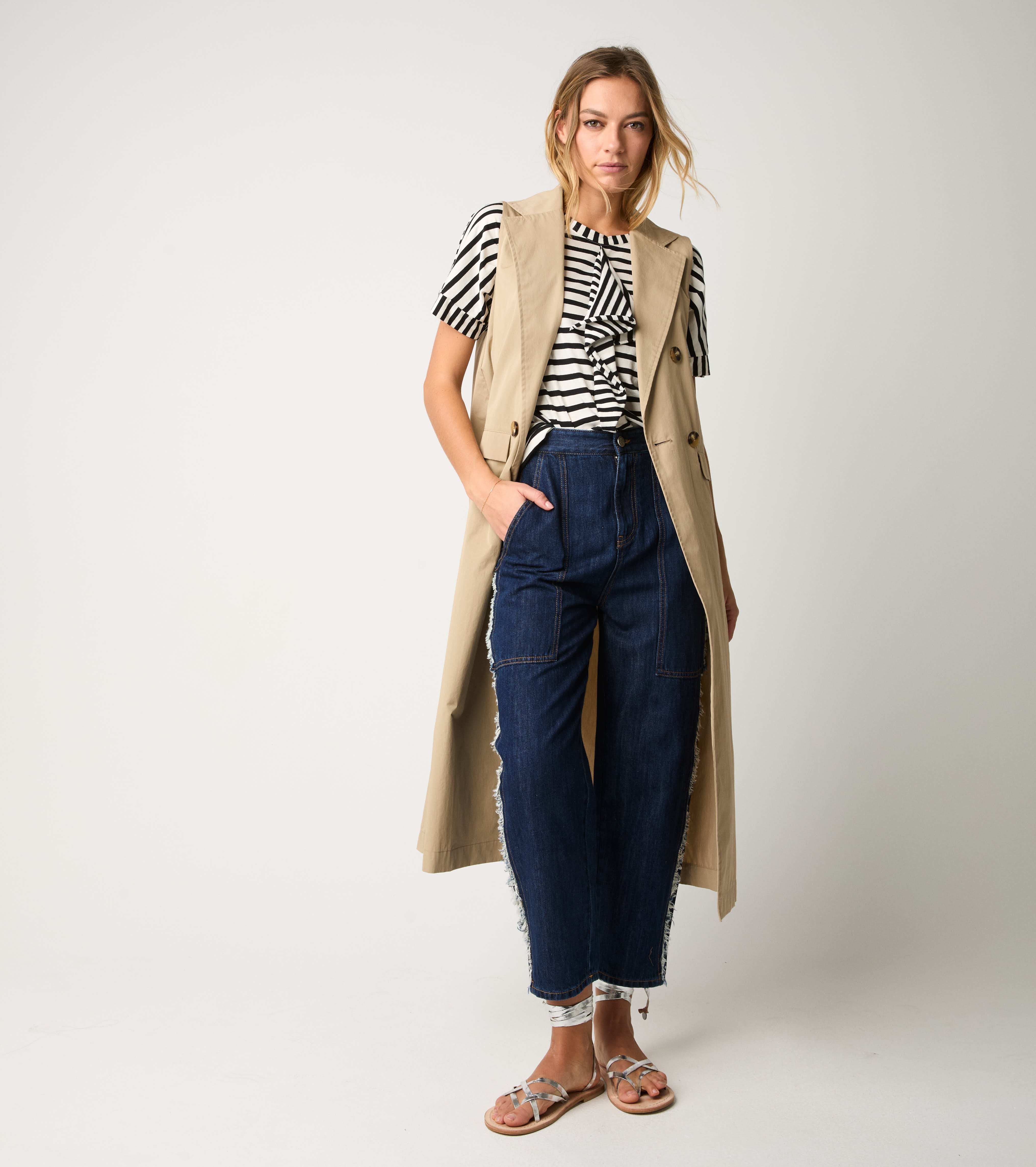 T-shirt a righe con rouches ecrù