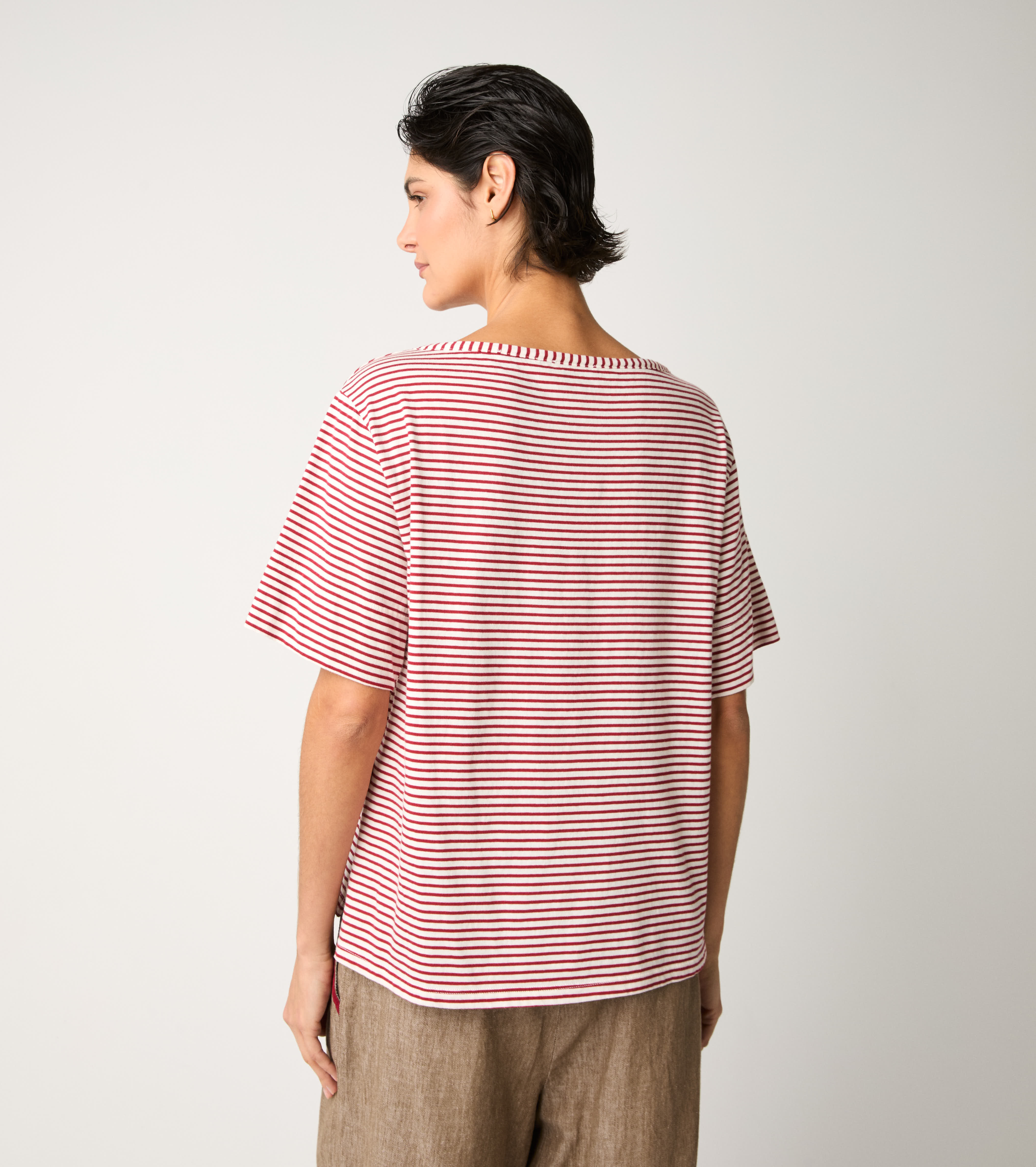 T-shirt a righe con scollo a barca bordeaux