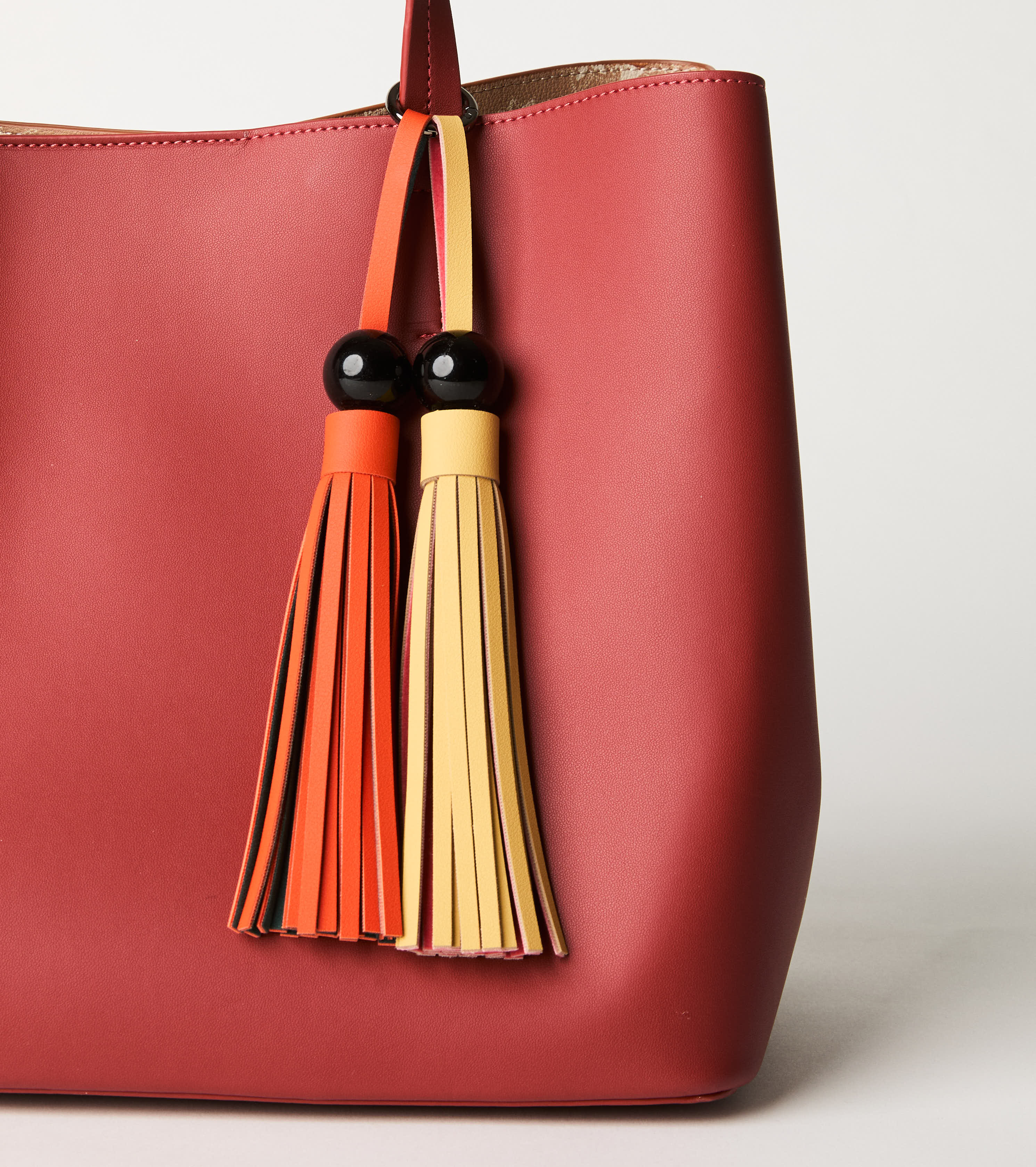 Shopping bag with tassel charms hazelnut