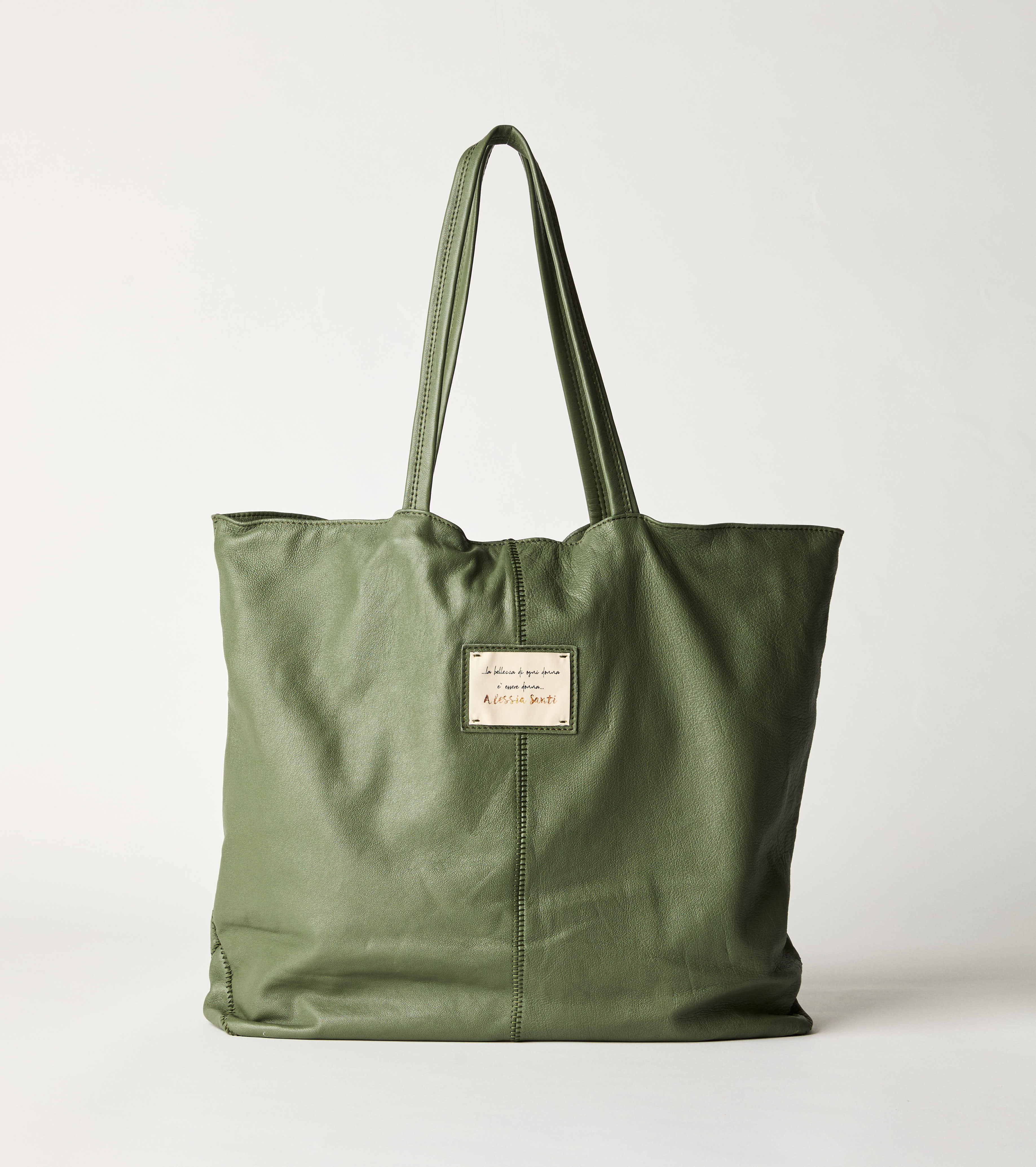 Shopping bag with oregano logo patch