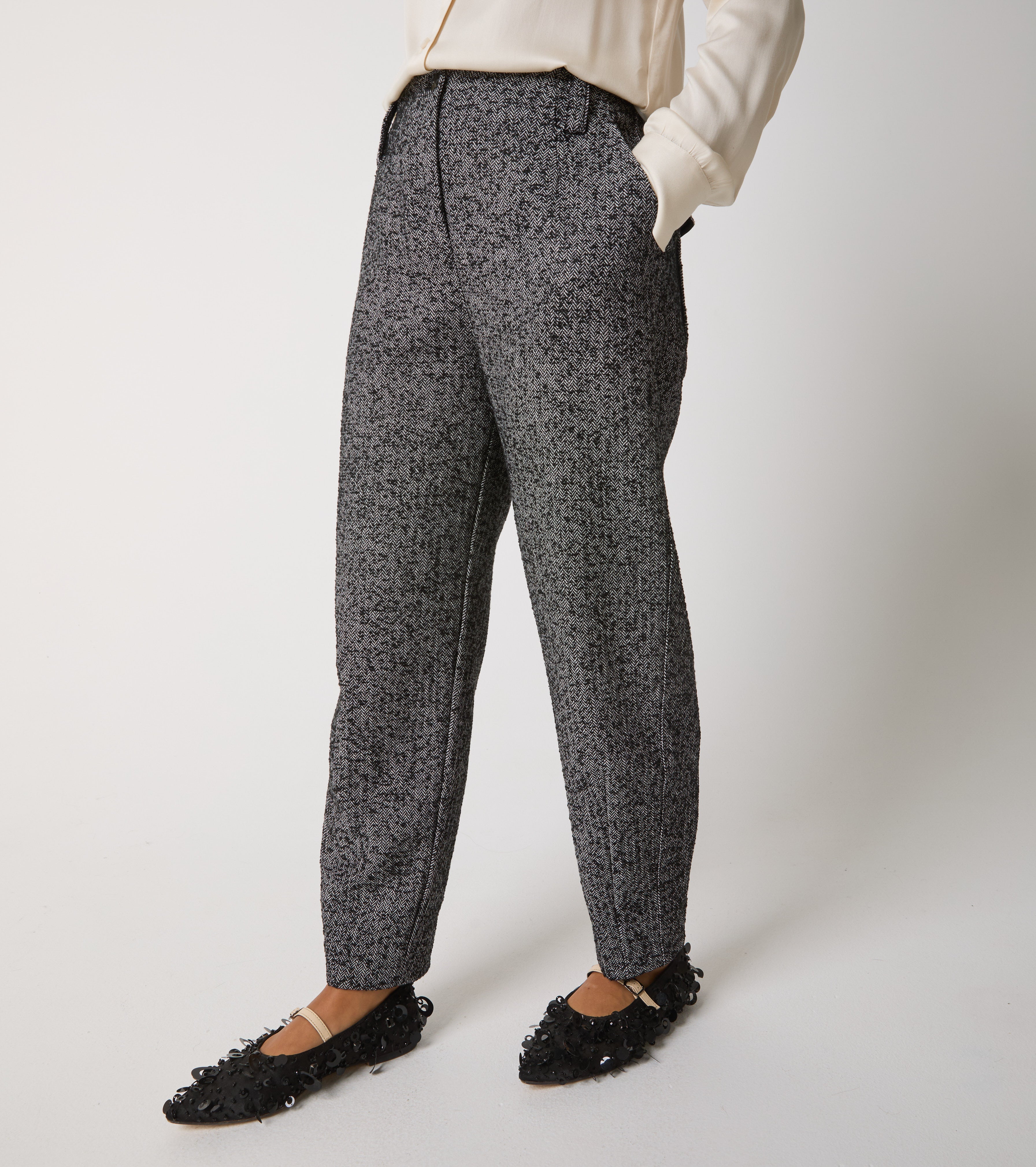 Cropped cotton trousers with pleats