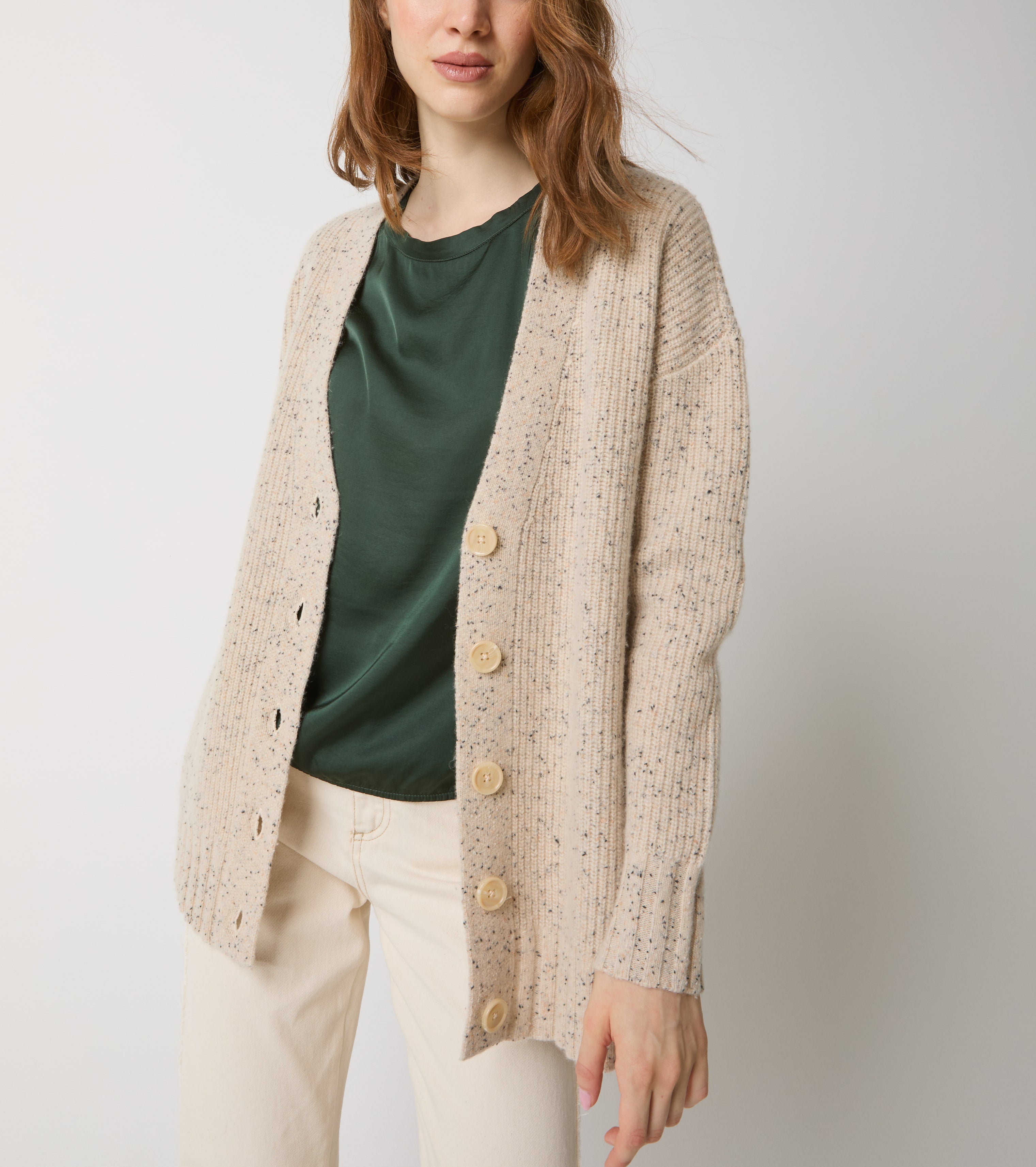 Cardigan in lana con scollo a V