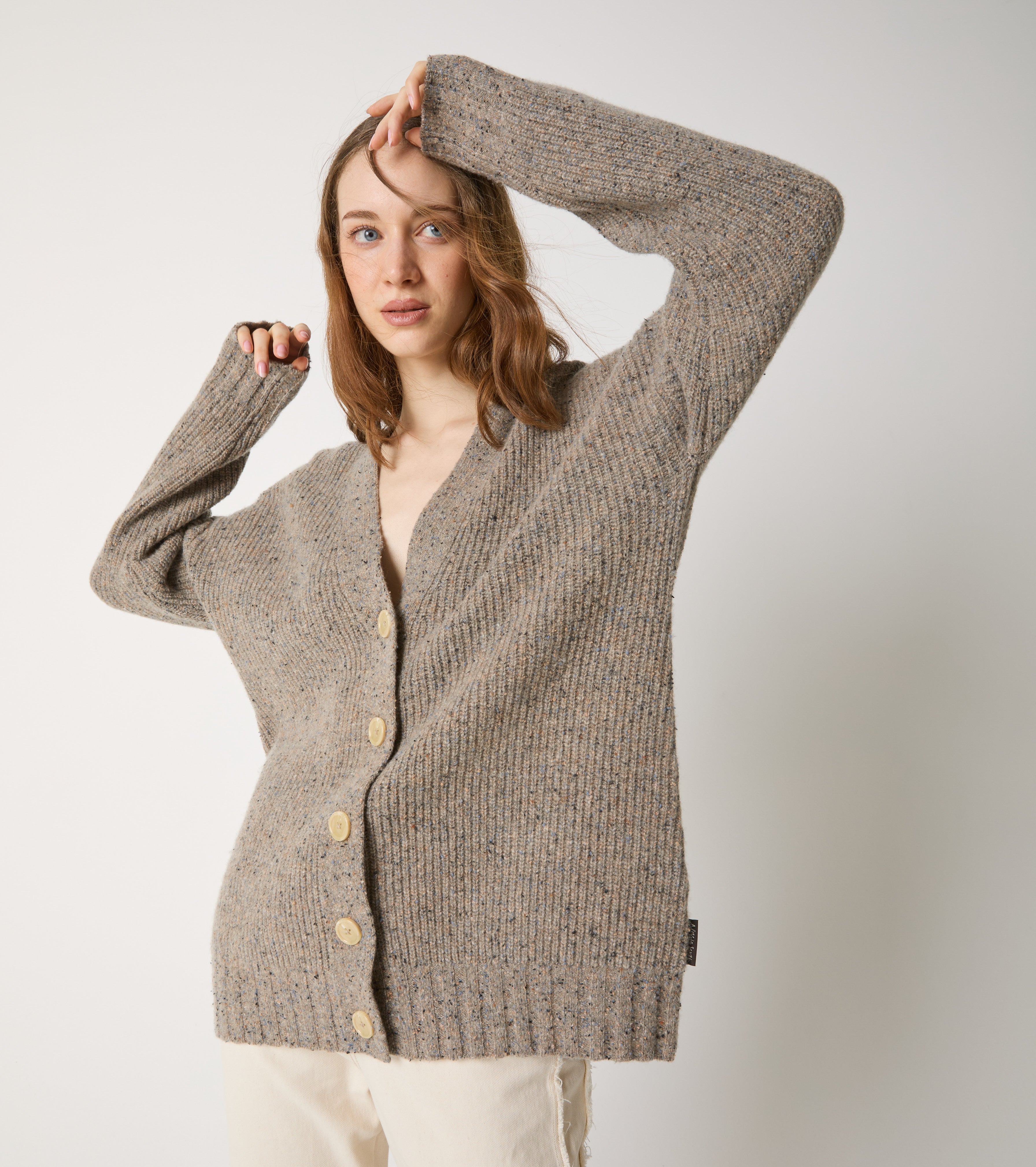 Cardigan in lana con scollo a V