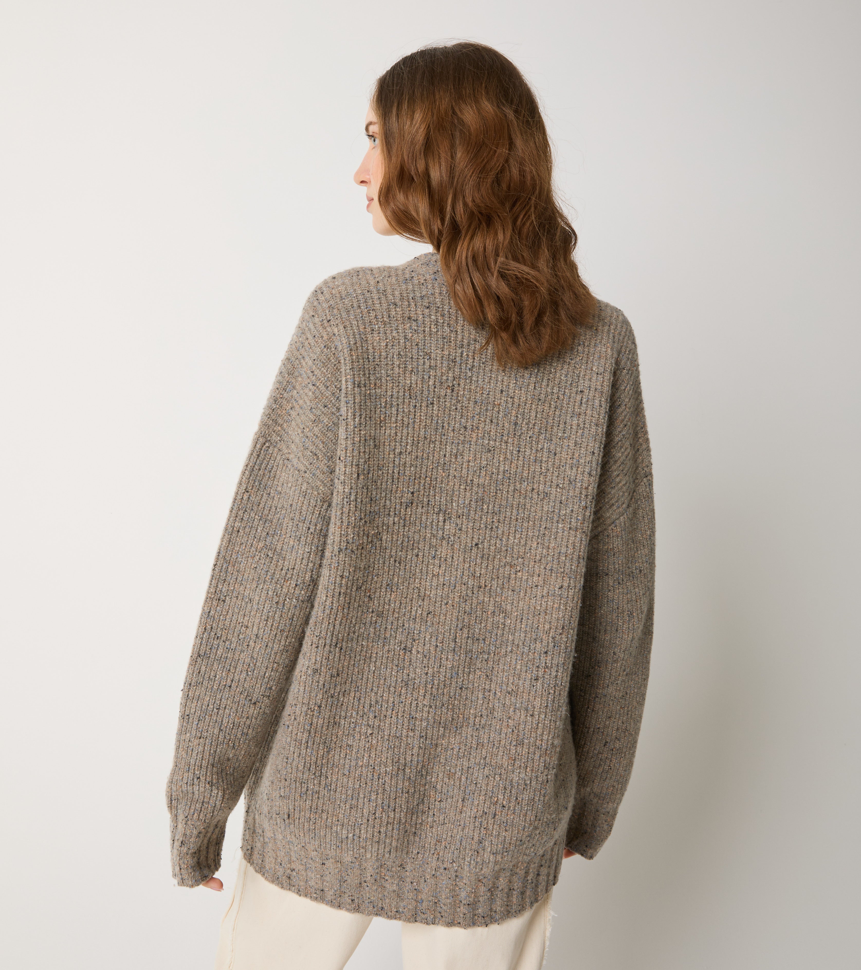 Cardigan in lana con scollo a V