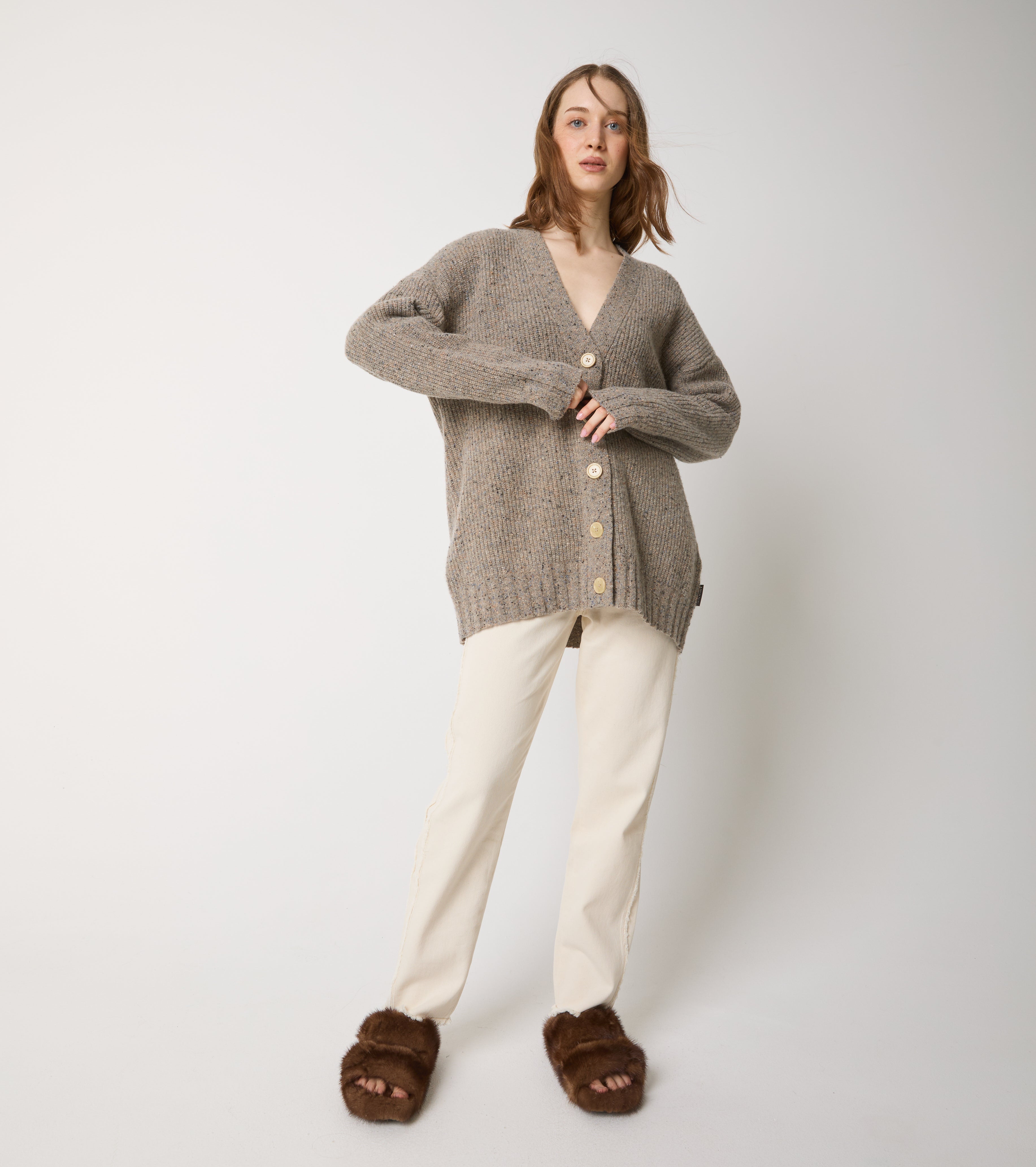 Cardigan in lana con scollo a V