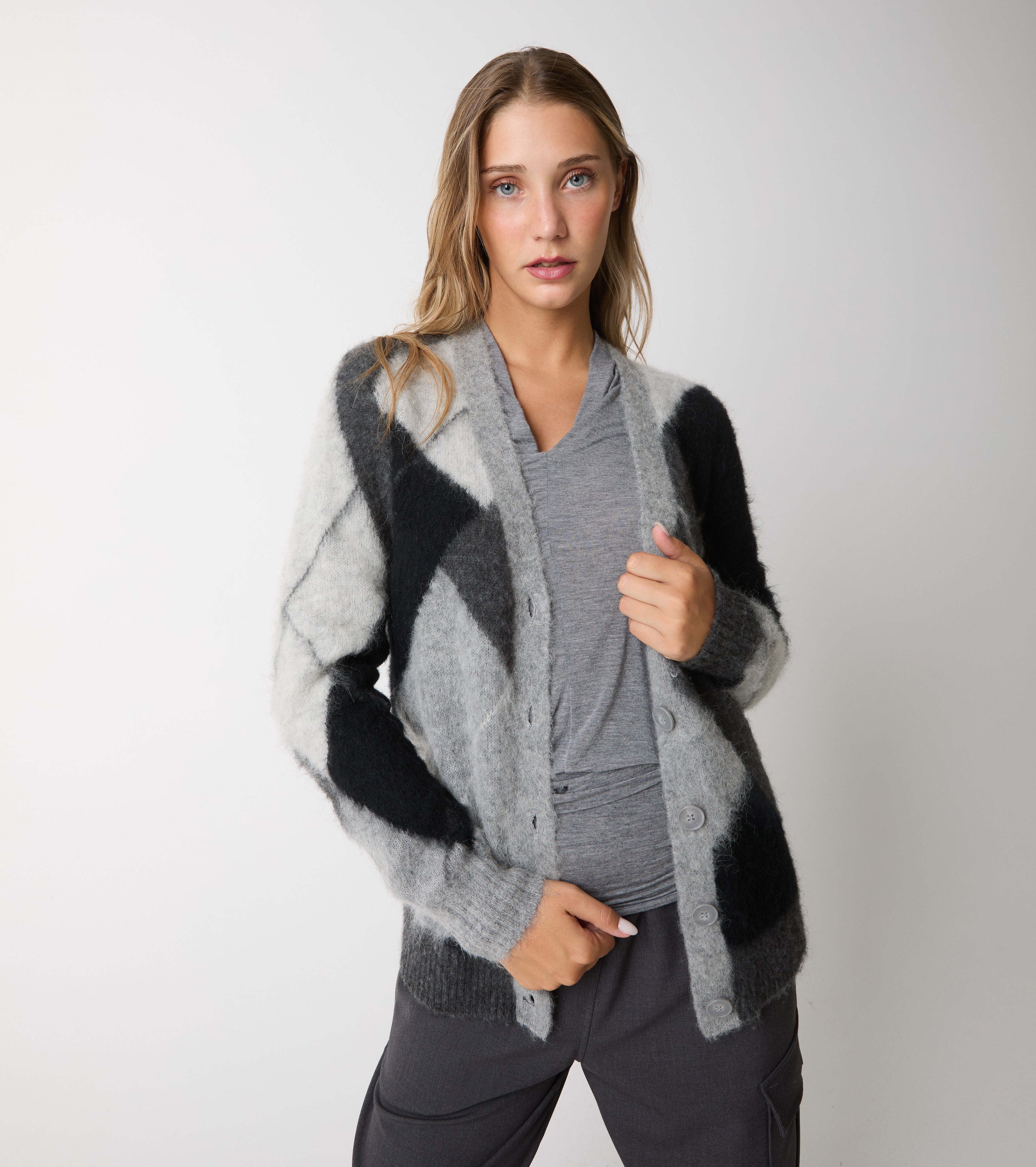 T-shirt in cashmere con scollo a V