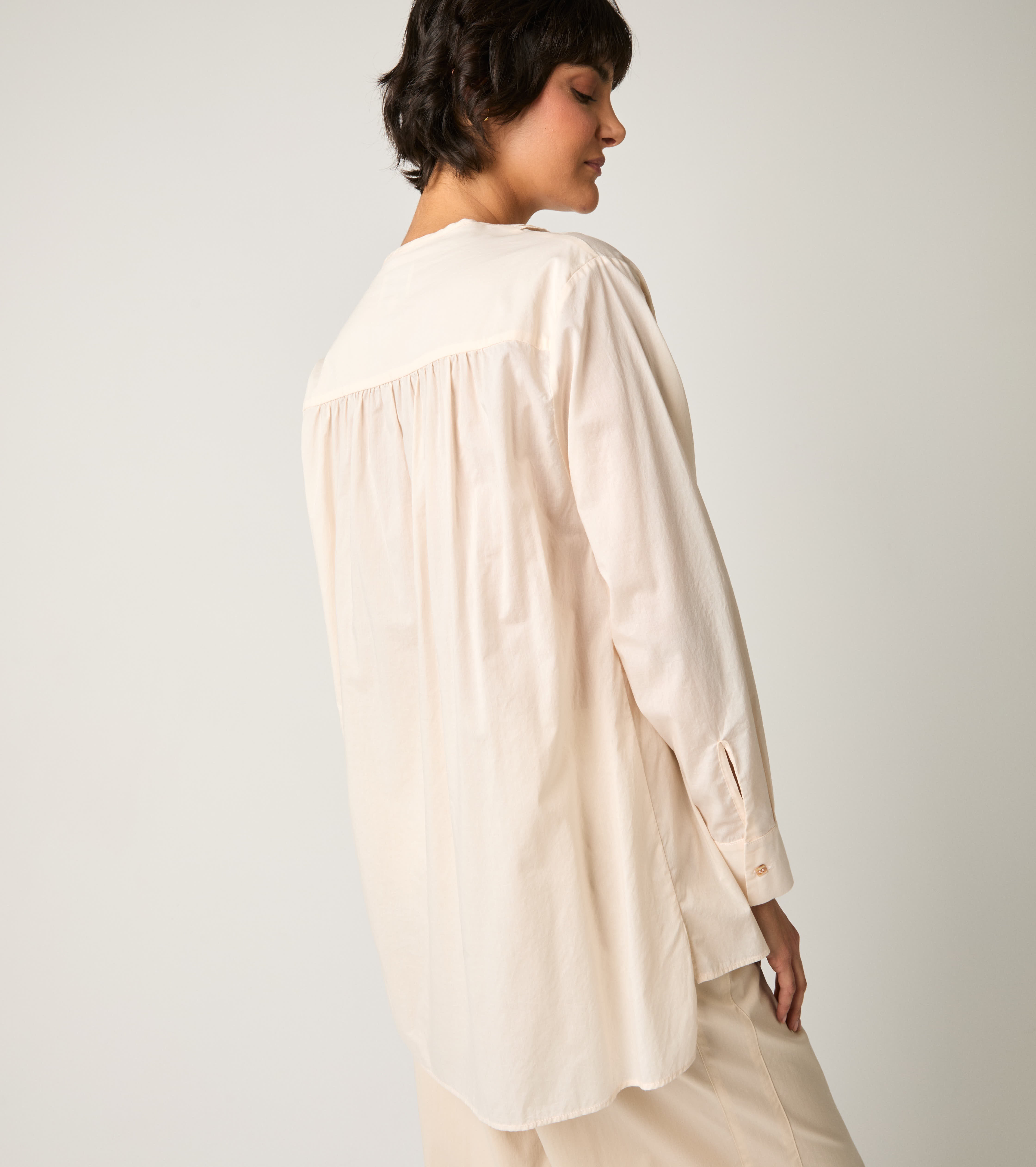 Blusa con bottoni e rouches salina