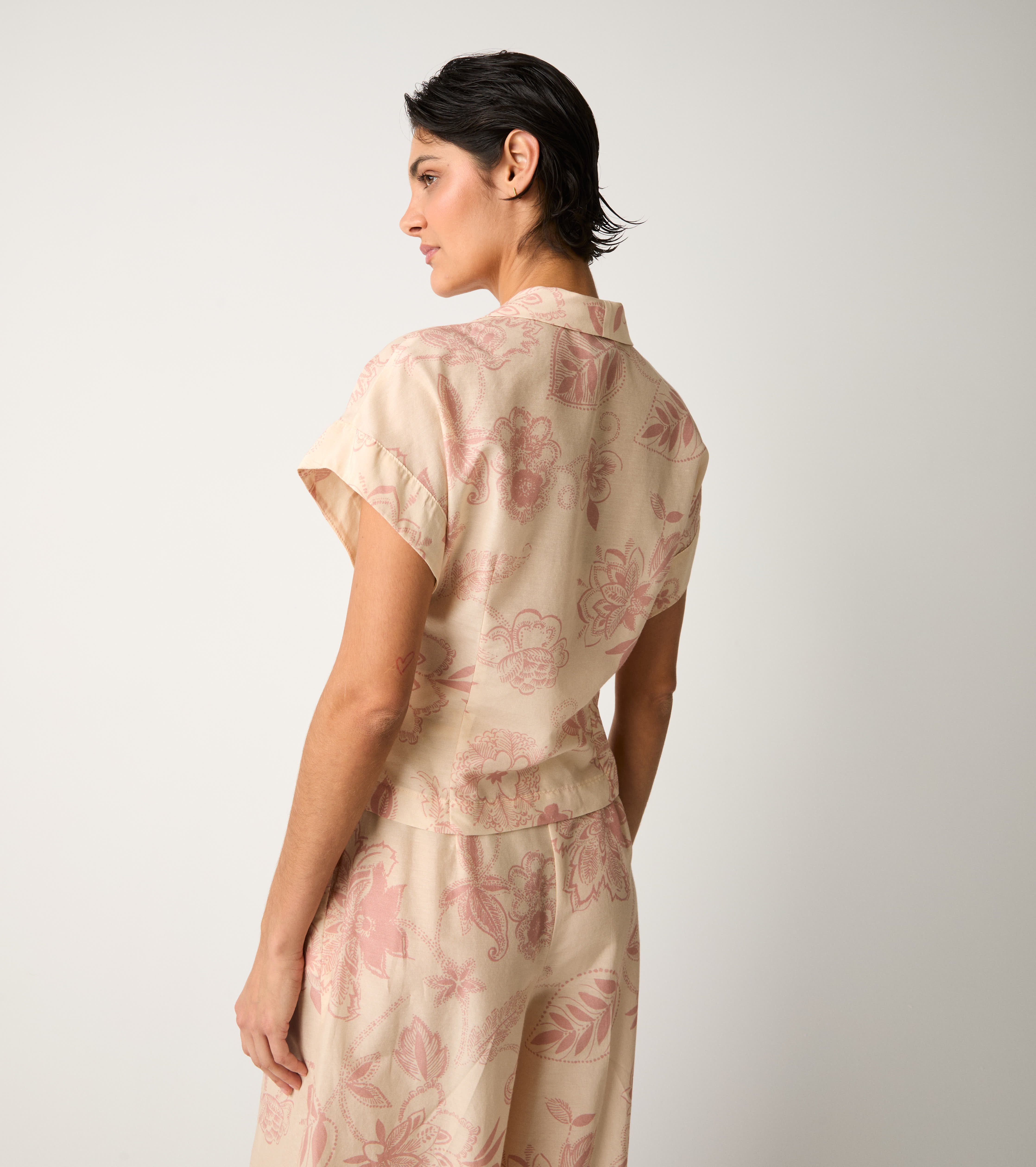 Camicia doppiopetto con revers wine